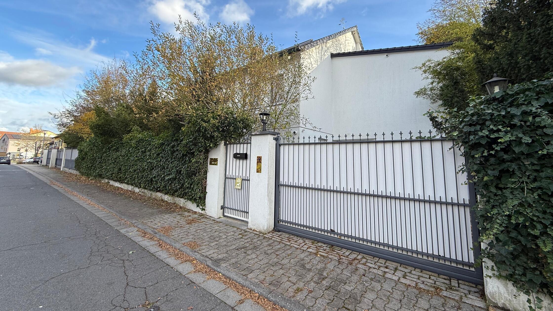 Ein Superreicher aus der Provinz? Was wirklich hinter der Neust&auml;dter Doppel-Razzia steckt