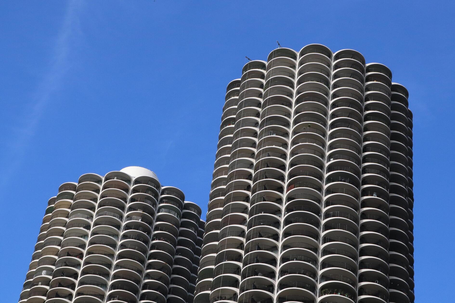 Die Bauwerke mit dem offiziellen Namen "Marina City", sind besser bekannt als "corn cobs", übersetzt "Maiskolben".