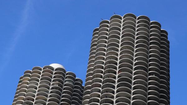 Die Bauwerke mit dem offiziellen Namen "Marina City", sind besser bekannt als "corn cobs", übersetzt "Maiskolben".