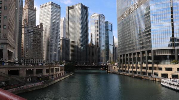 Die Architektur Chicagos ist sehr vielfältig. Im Stadtbild findet man Beispiele aus dem Art Deco und der Chicago School.