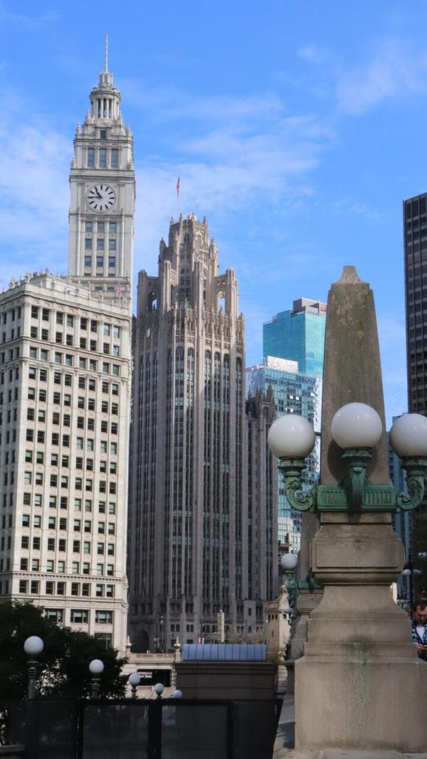 Wer an US-Großstädte denkt, landet schnell bei New York oder Los Angeles. Doch Chicago überrascht: breitere Wege, mehr Wasser, mehr Ruhe. Die „Second City“ zeigt sich als urbane Alternative mit klarer Struktur, beeindruckender Architektur, lebendiger Kulturszene.