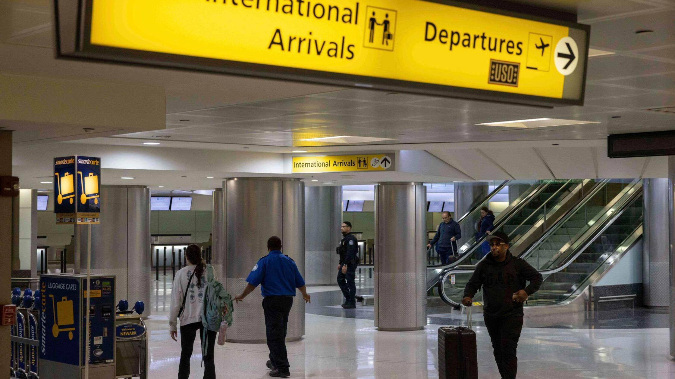 USA-setzen-bestimmte-Visaverfahren-f-r-75-L-nder-aus