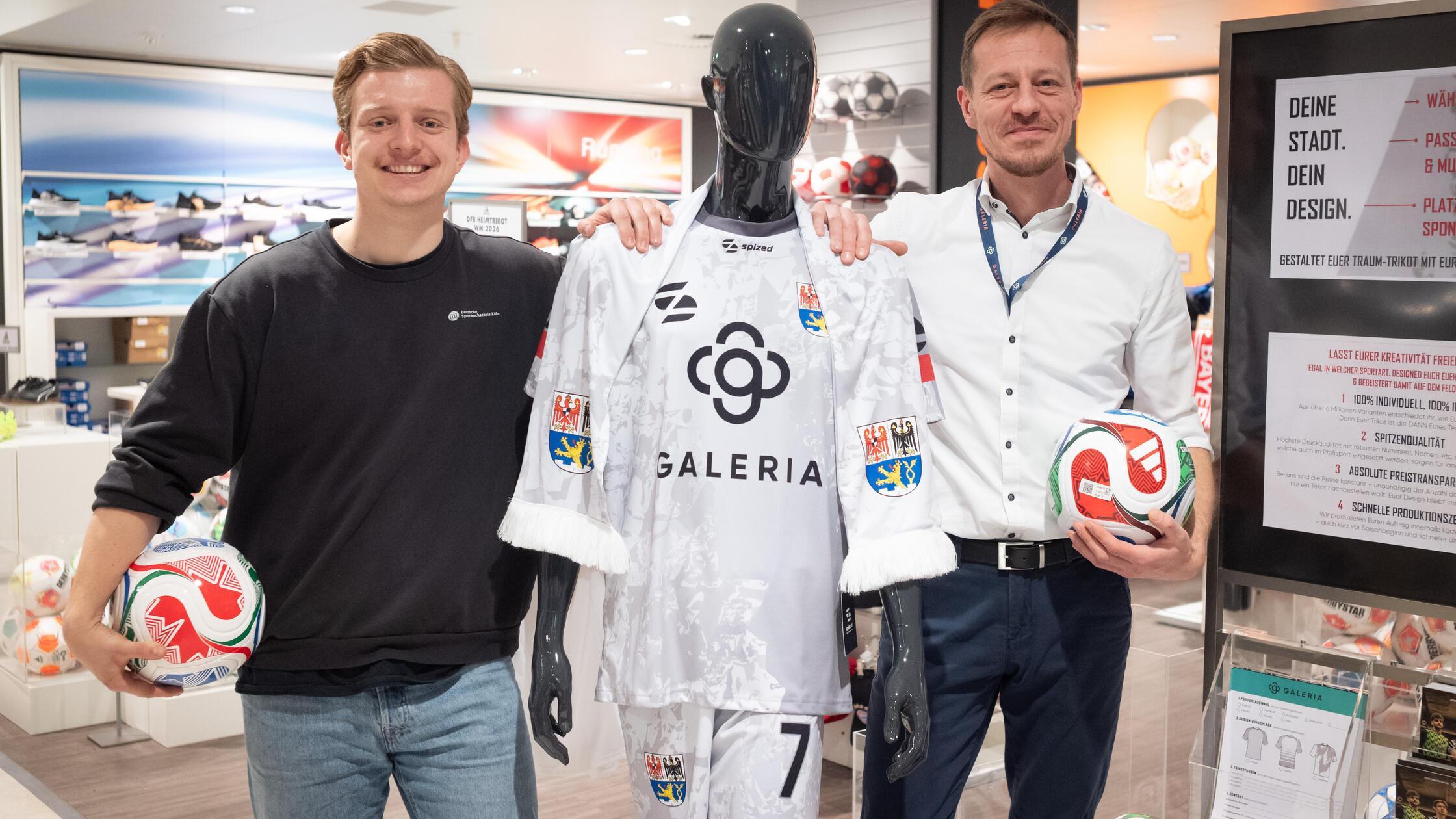 Galeria-in-Erlangen-startet-neuen-Trikotservice-So-kommen-Vereine-an-ihr-eigenes-Design