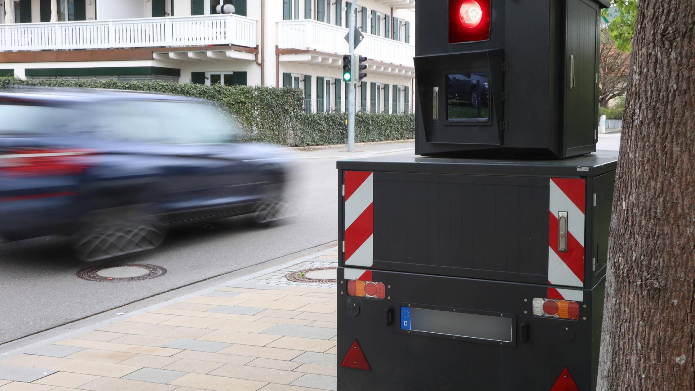 Raser-auf-B299-bei-Berg-erwischt-Mit-etwa-40-km-h-zu-schnell-unterwegs