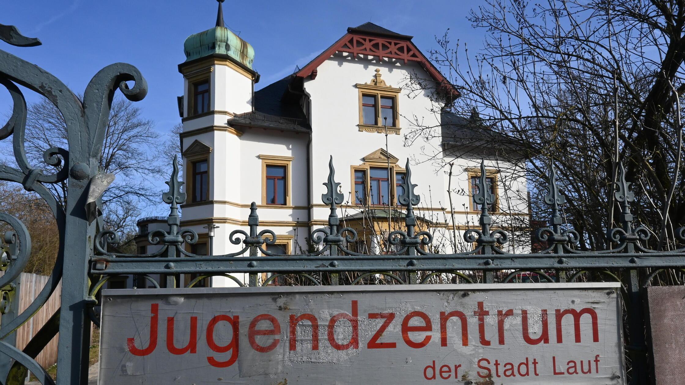 Einbruch-ins-Jugendzentrum-Lauf-Die-Beute-waren-sechs-Flaschen-Bier