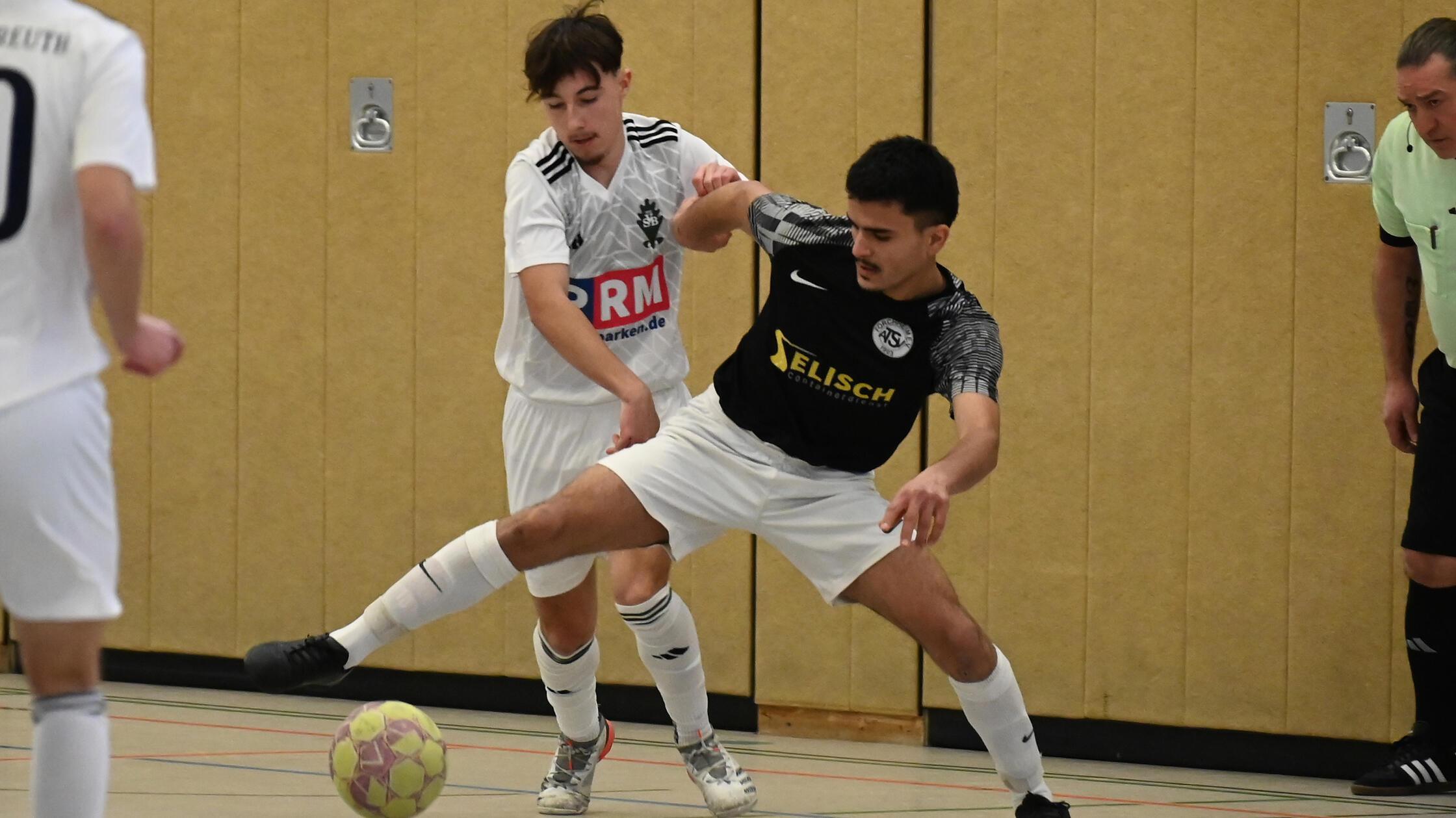 Sulaiman-Alhazzaa-spielt-innerhalb-weniger-Tage-f-r-und-gegen-den-SV-Buckenhofen-II