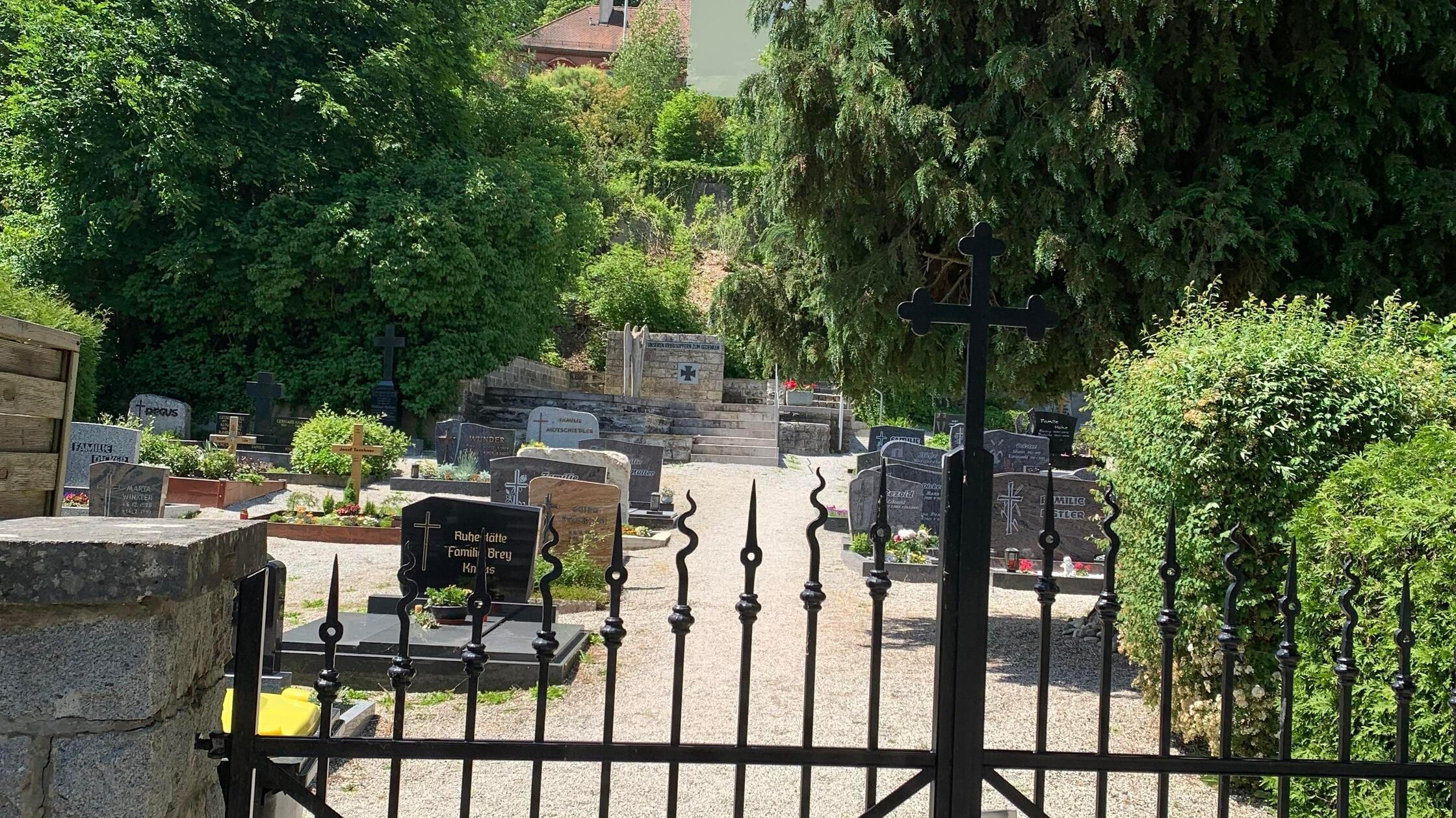 Neue-Bestattungsm-glichkeit-in-Unterleinleiter-Am-Friedhof-entsteht-ein-Urnengrabfeld