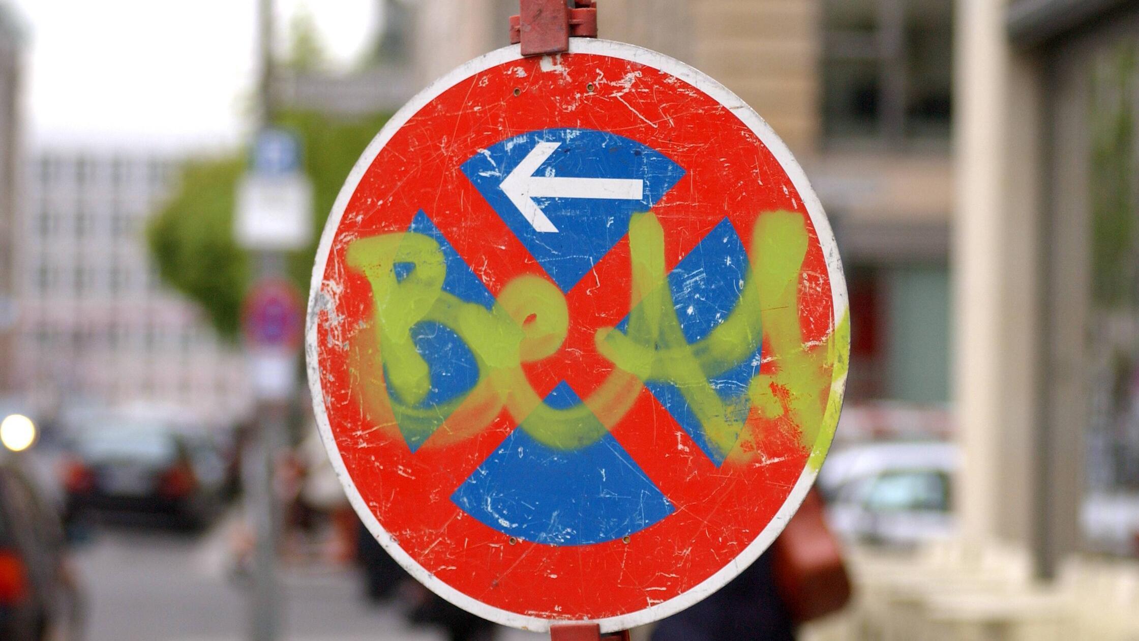 Jugendarrest-als-Denkzettel-Junger-Neumarkter-beschmierte-Verkehrsschilder-in-N-rnberg