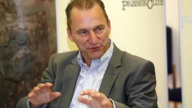 Aus der Anoymität aufgetaucht: Plagiatoren-Jäger Martin Heidingsfelder bei seinem Auftritt im Nürnberger Presseclub. Aus der Anoymität aufgetaucht: Plagiatoren-Jäger Martin Heidingsfelder bei seinem Auftritt im Nürnberger Presseclub.