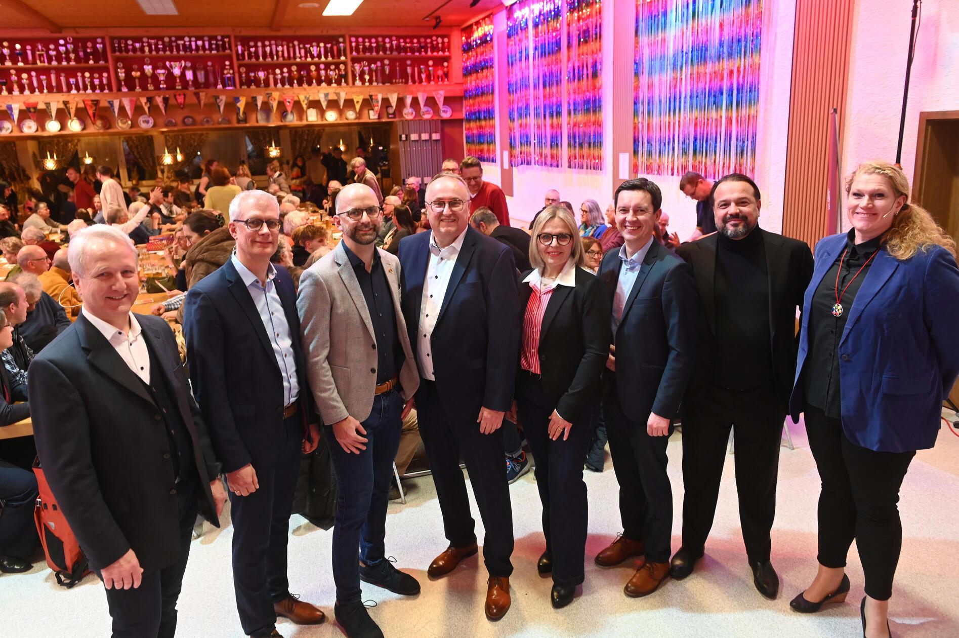 Debatte-zur-Oberb-rgermeisterwahl-Die-Bilder-des-Podiums-in-Forchheim