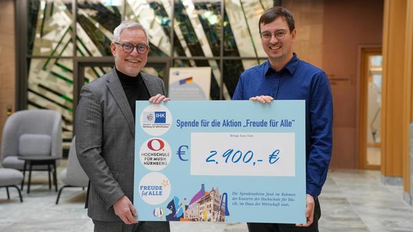 Übergabe der Spenden der Adventskonzerte aus der R