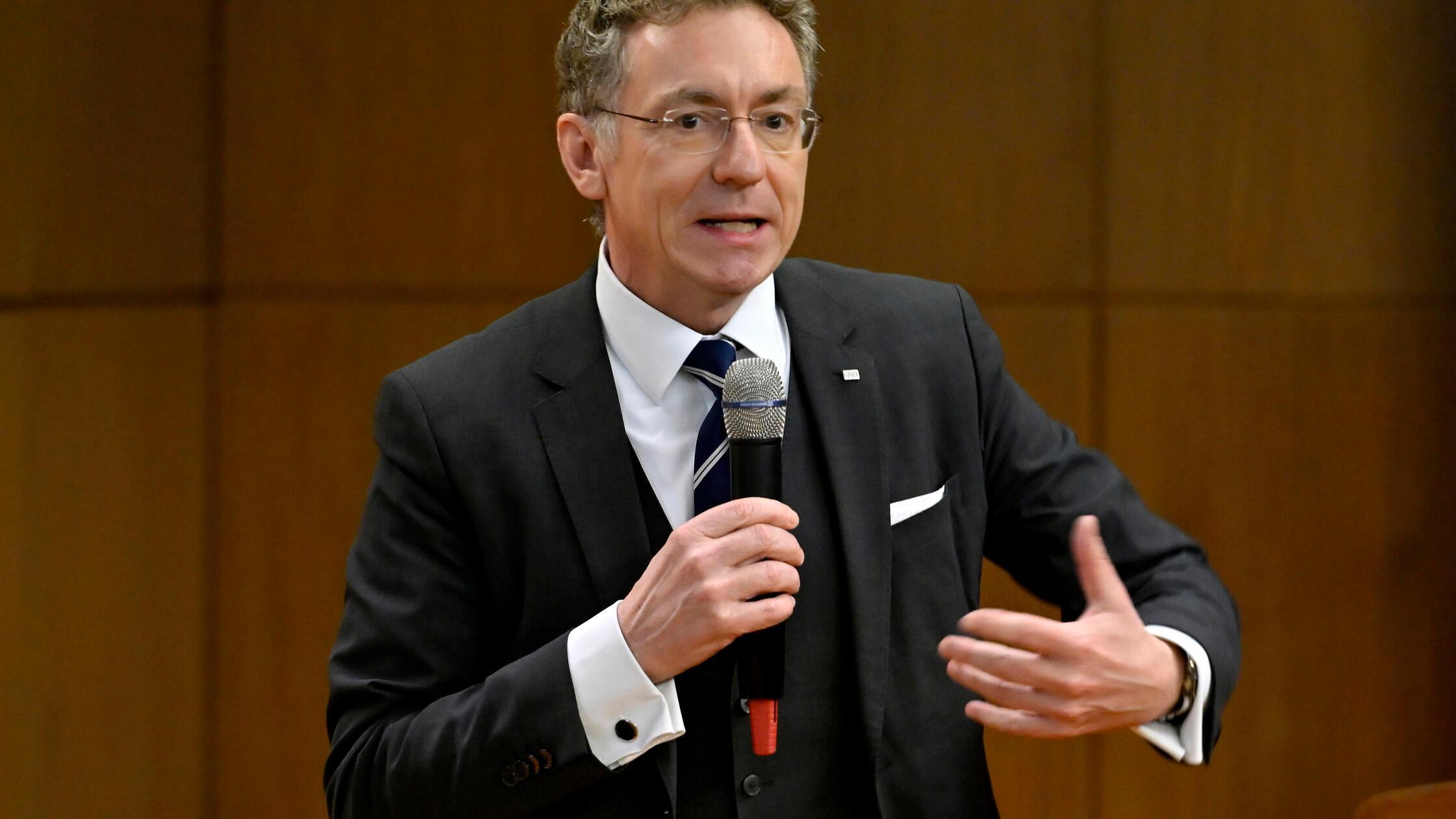 V-lkerrecht-in-der-Krise-In-N-rnberg-fordert-Rechtsprofessor-Mut-und-Haltung-von-Europa