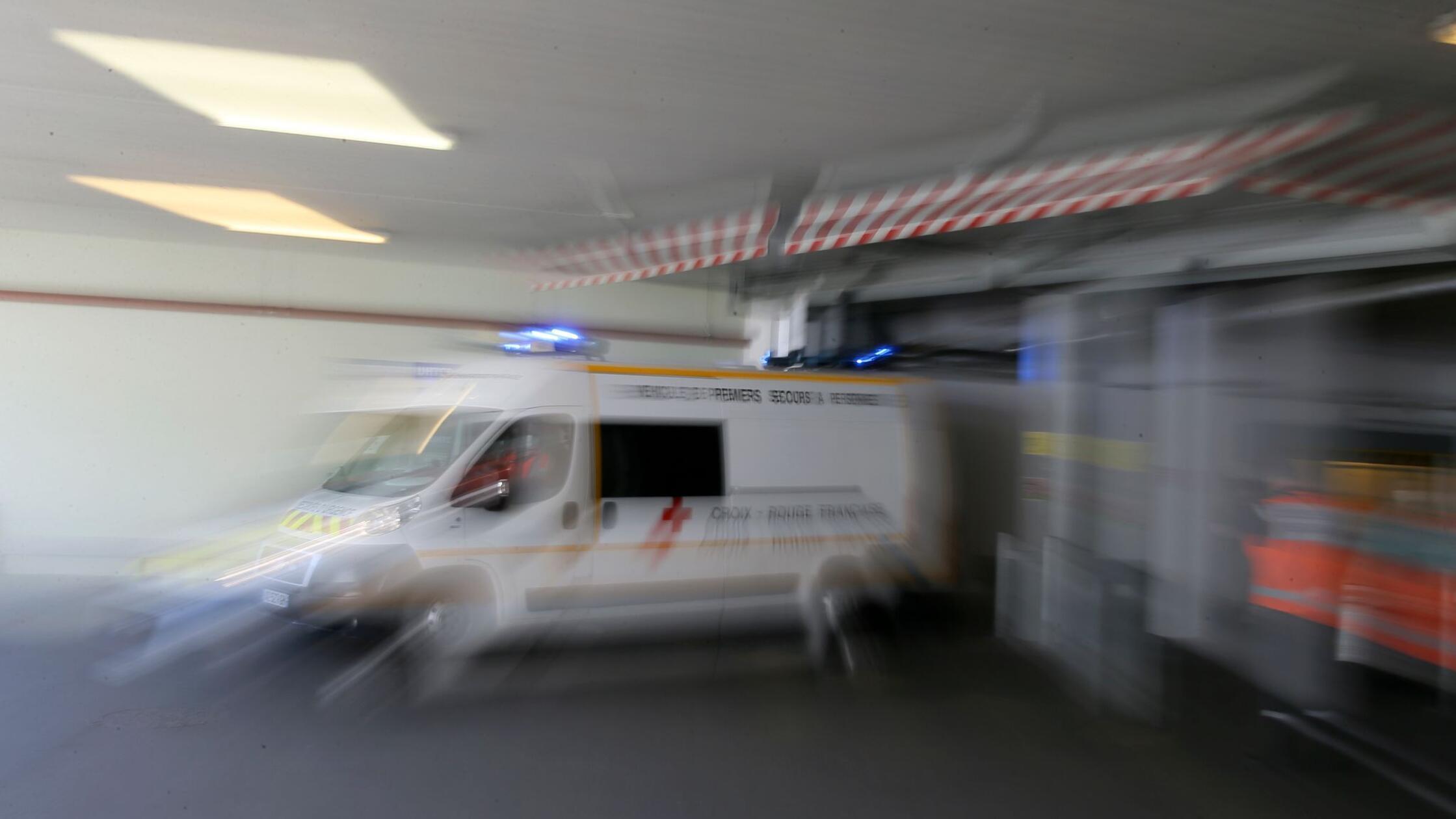 Lieferwagen-rollt-in-Sch-lergruppe-Verletzte-in-Marseille