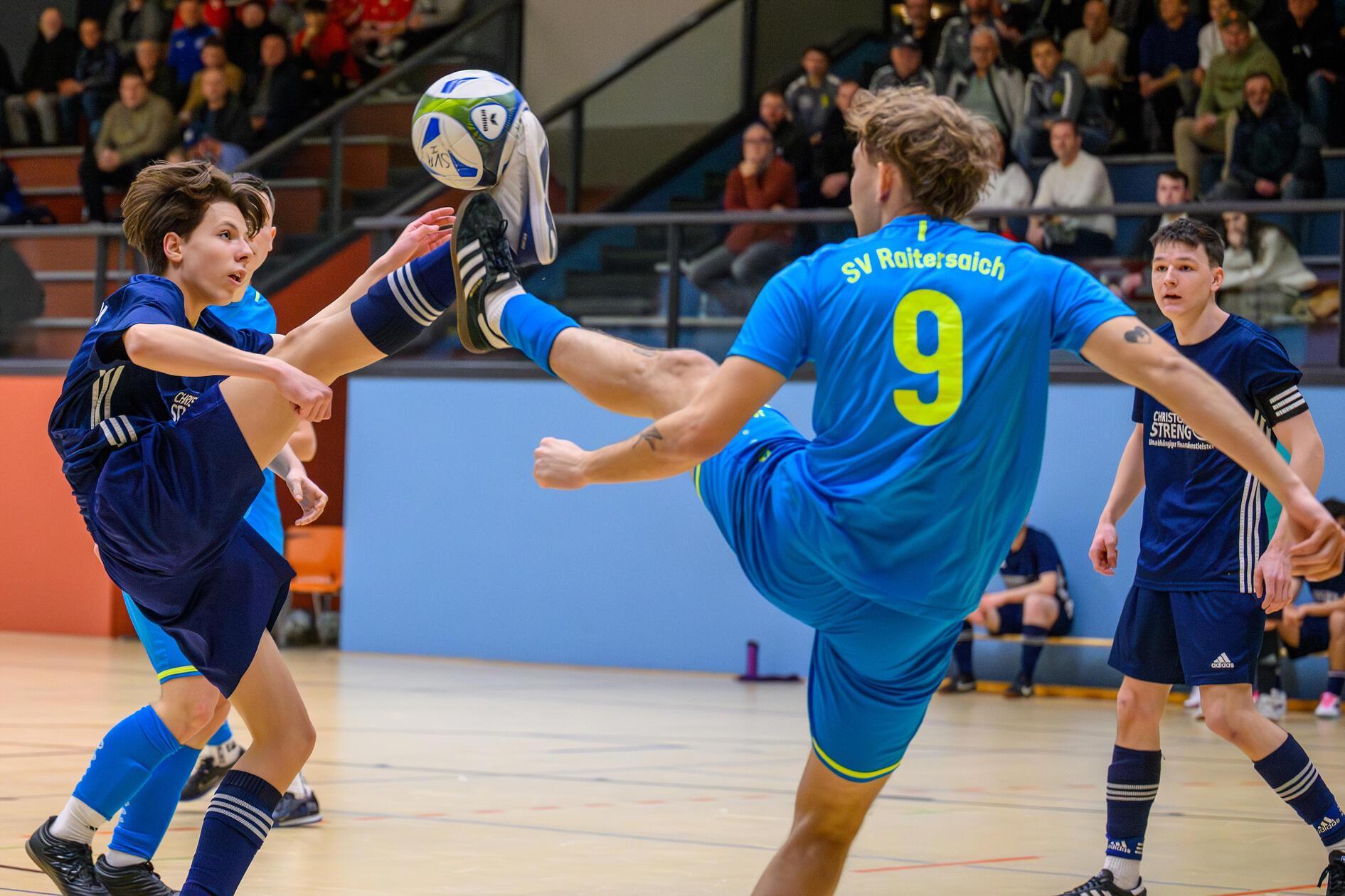 Fotos-vom-Mitternachtsturnier-des-SV-Raitersaich-Vach-holt-den-Cup