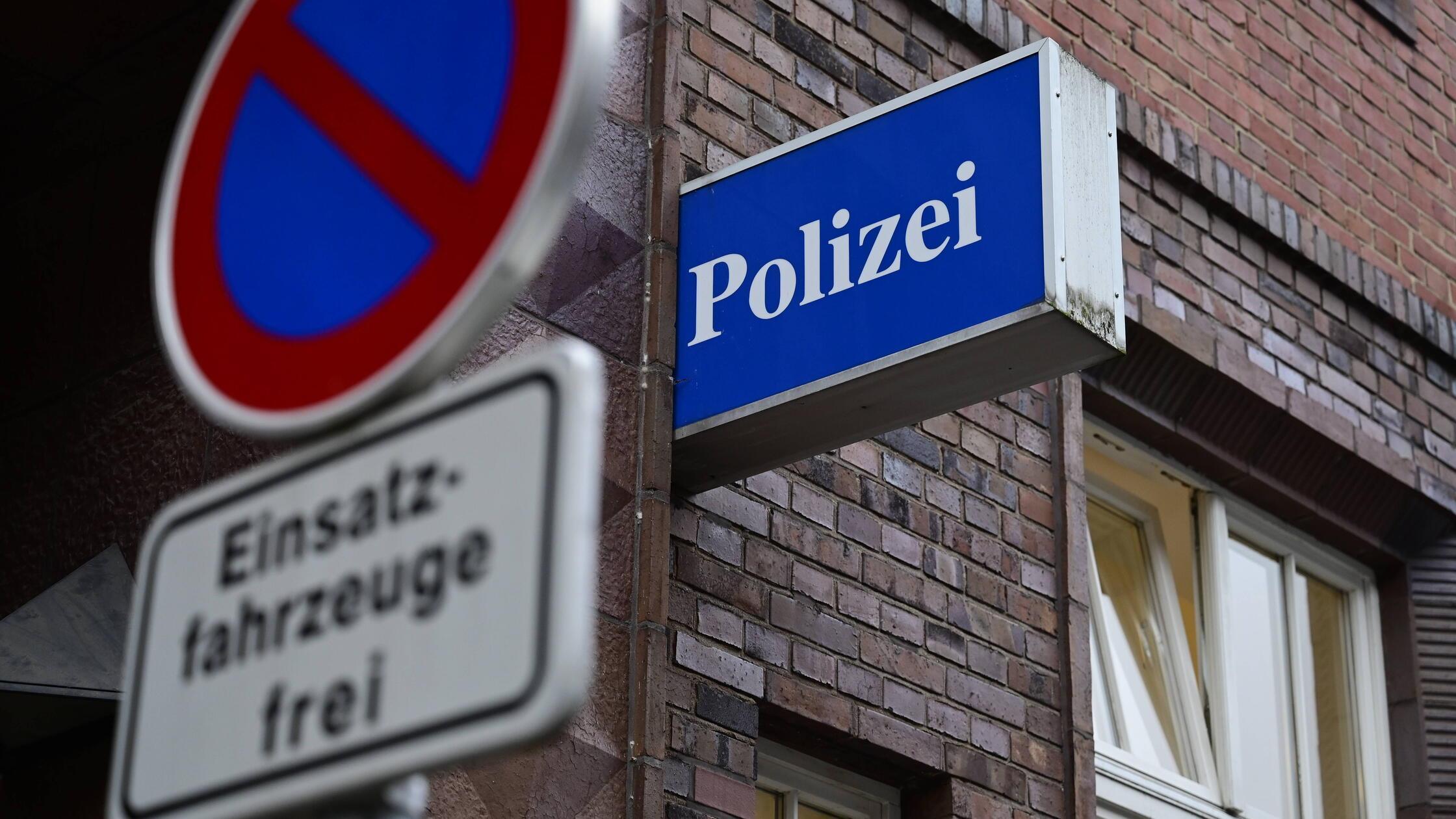 Das-gab-rger-64-j-hriger-Wohnmobilfahrer-parkte-in-Parsberg-mit-Absicht-Polizeiauto-zu