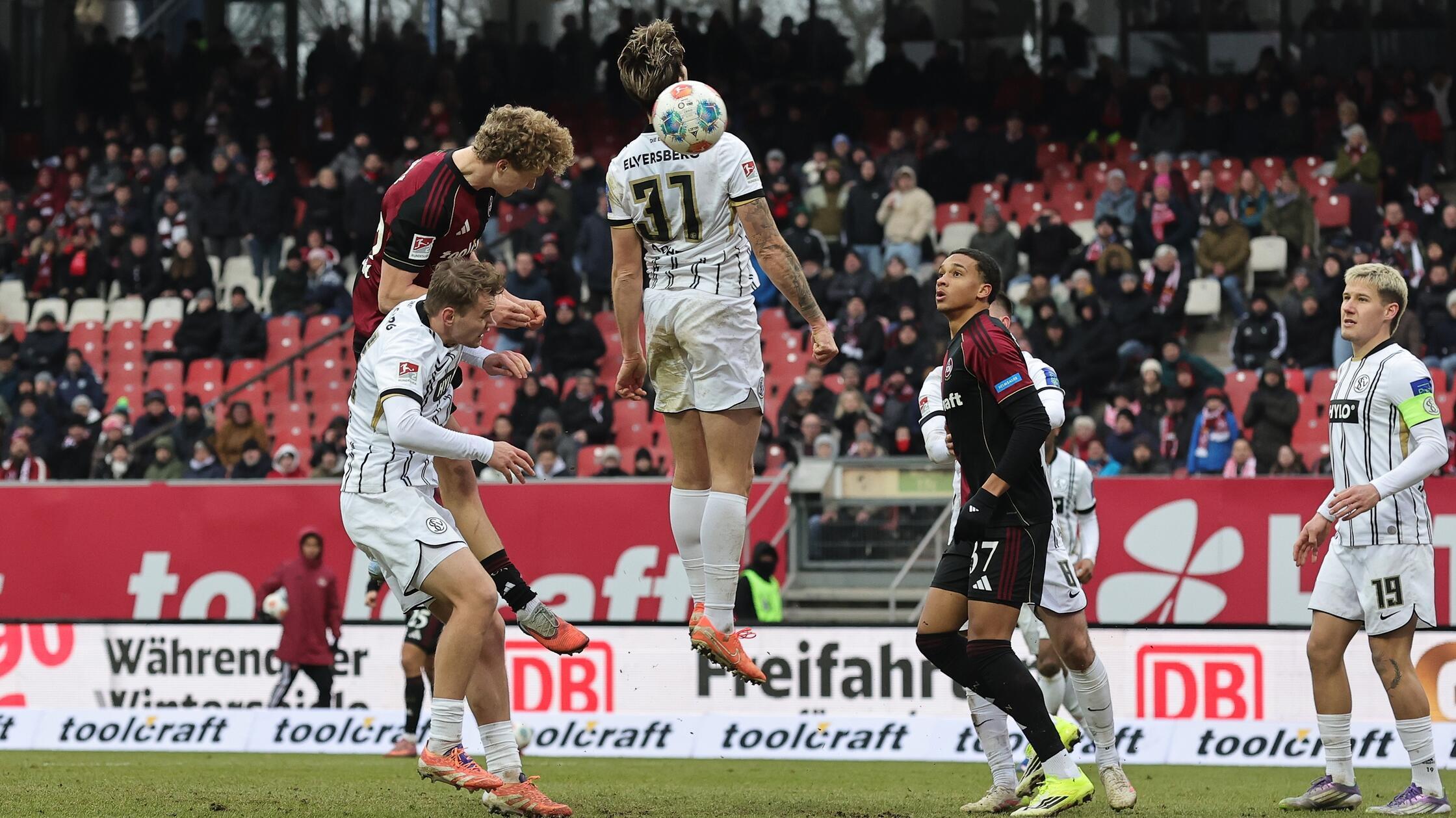 Was-f-r-ein-Spektakel-Der-1-FC-N-rnberg-st-rmt-zu-einem-3-2-gegen-Elversberg