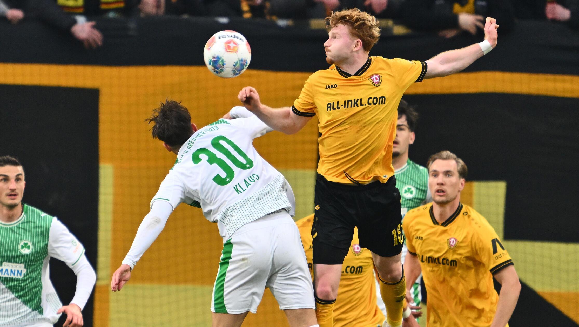 Das Kleeblatt findet offensiv kaum statt, die Dresdner um Neuzugang und Ex-Fürther Robert Wagner haben die Partie zunehmend im Griff.