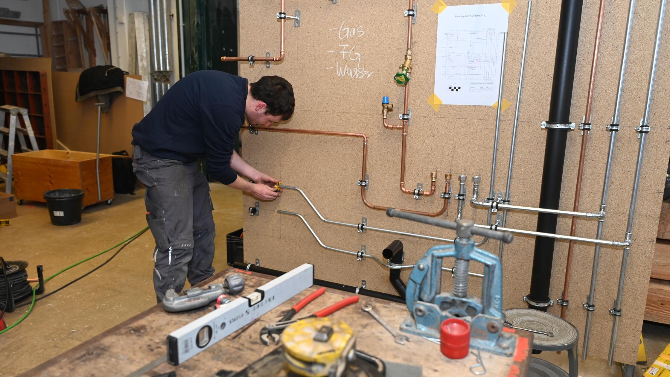 Praktische-Pr-fung-f-r-Azubis-in-Neumarkt