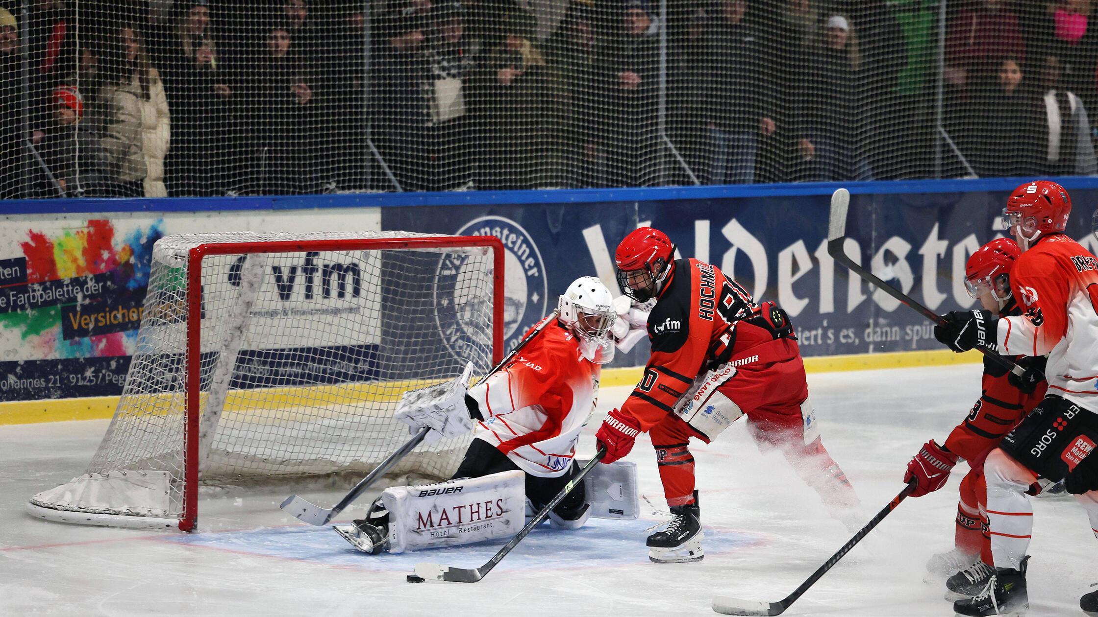 Da-schw-rmt-sogar-der-Coach-EV-Pegnitz-siegt-souver-n-in-Trostberg