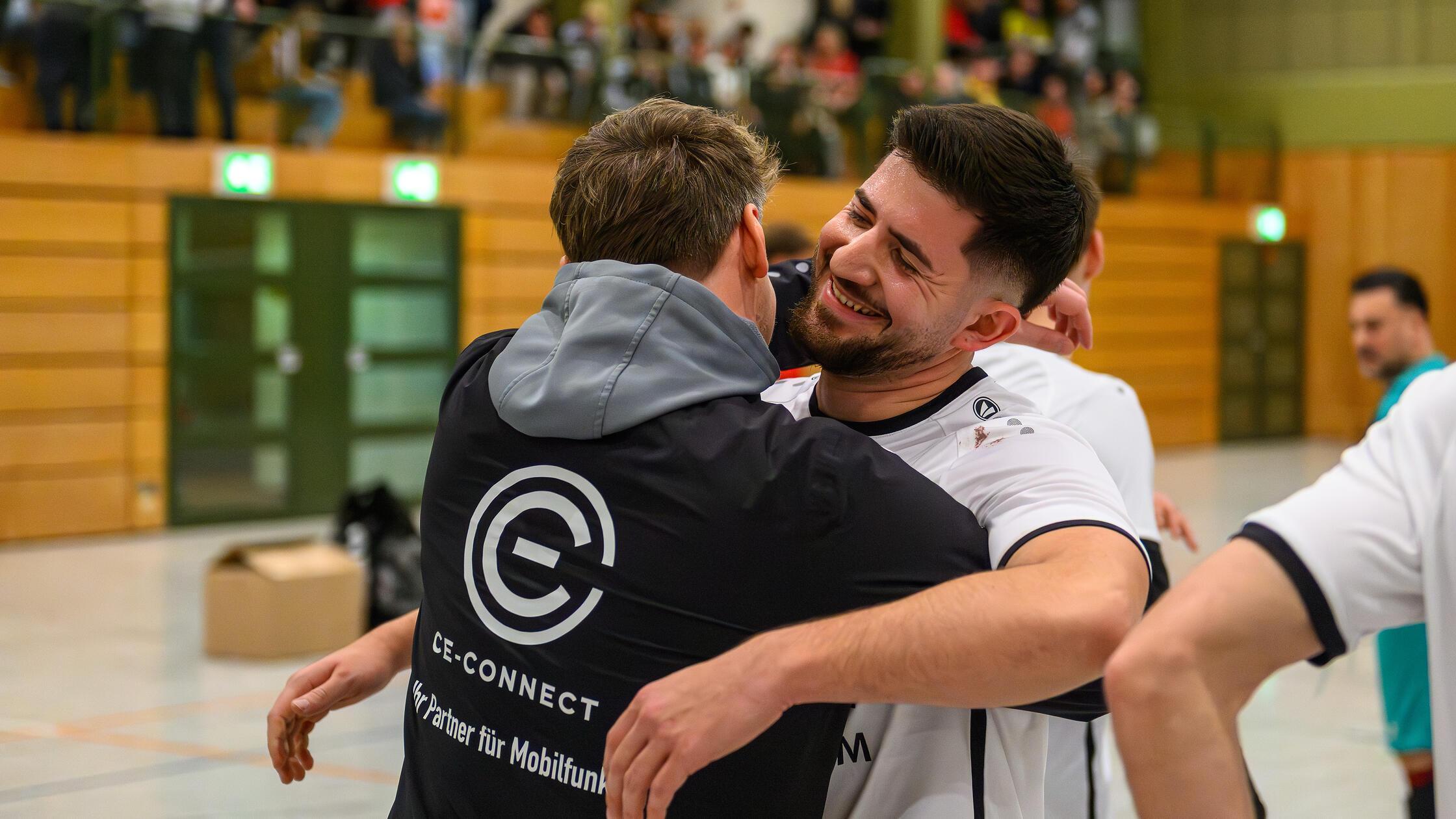 Bildergalerie-vom-Brandbach-Hallenmasters-DJK-Weingarts-gewinnt-gegen-SC-Uttenreuth