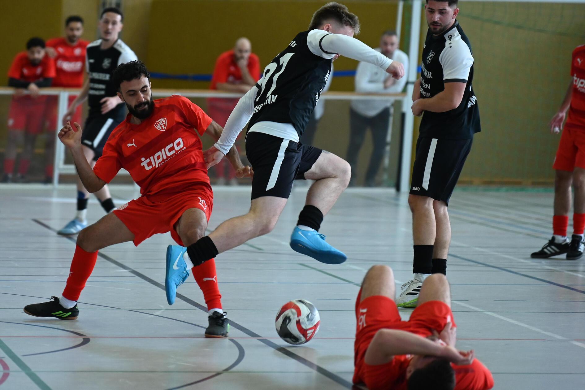 Das-Jubil-um-ist-rum-der-TKC-Cup-blieb-Die-Bilder-vom-Fu-ballturnier-in-Forchheim