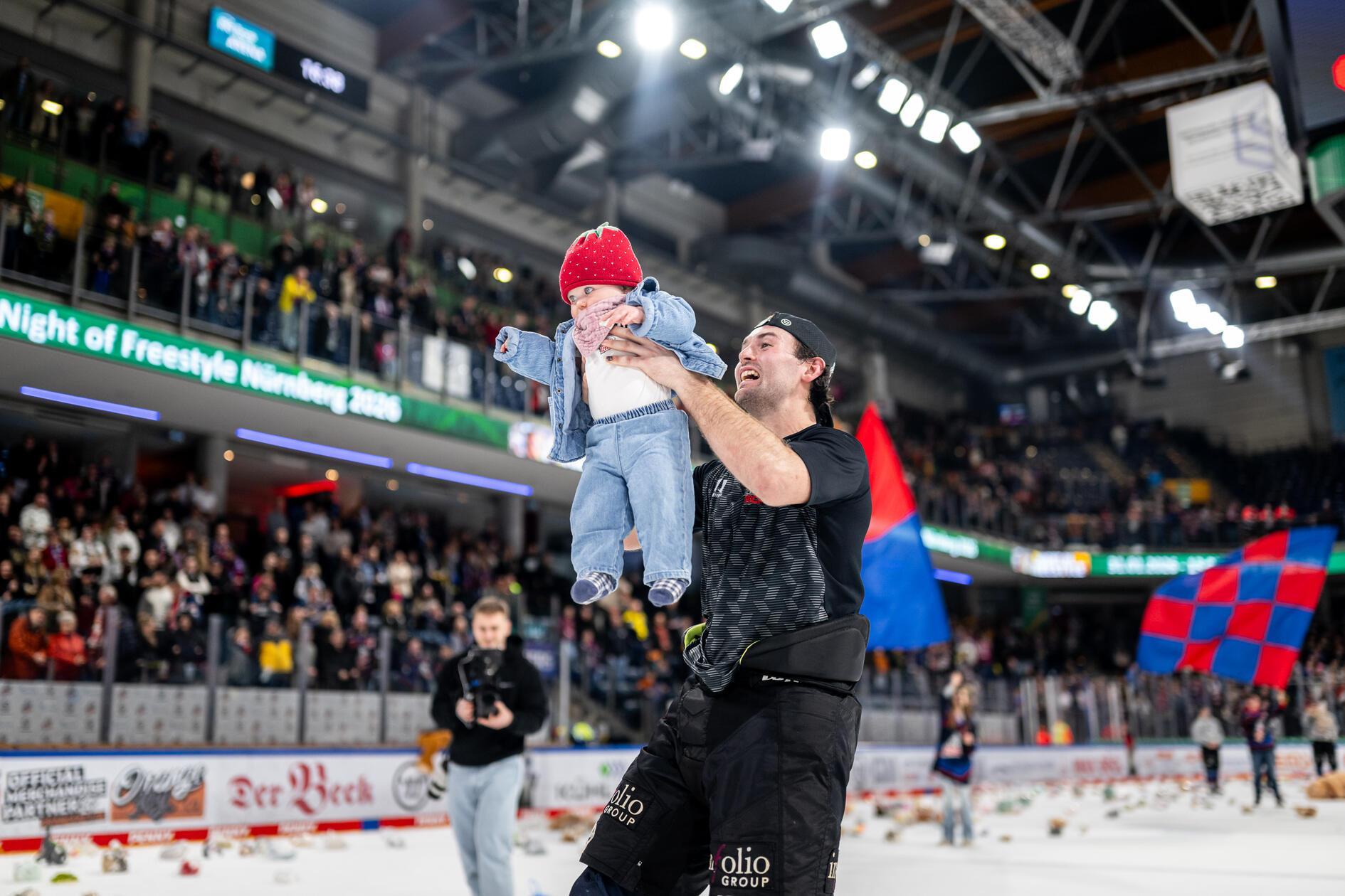 Pl-schgewitter-Emotionen-ein-Derbysieg-f-r-die-Ice-Tigers-Das-muss-man-gesehen-haben