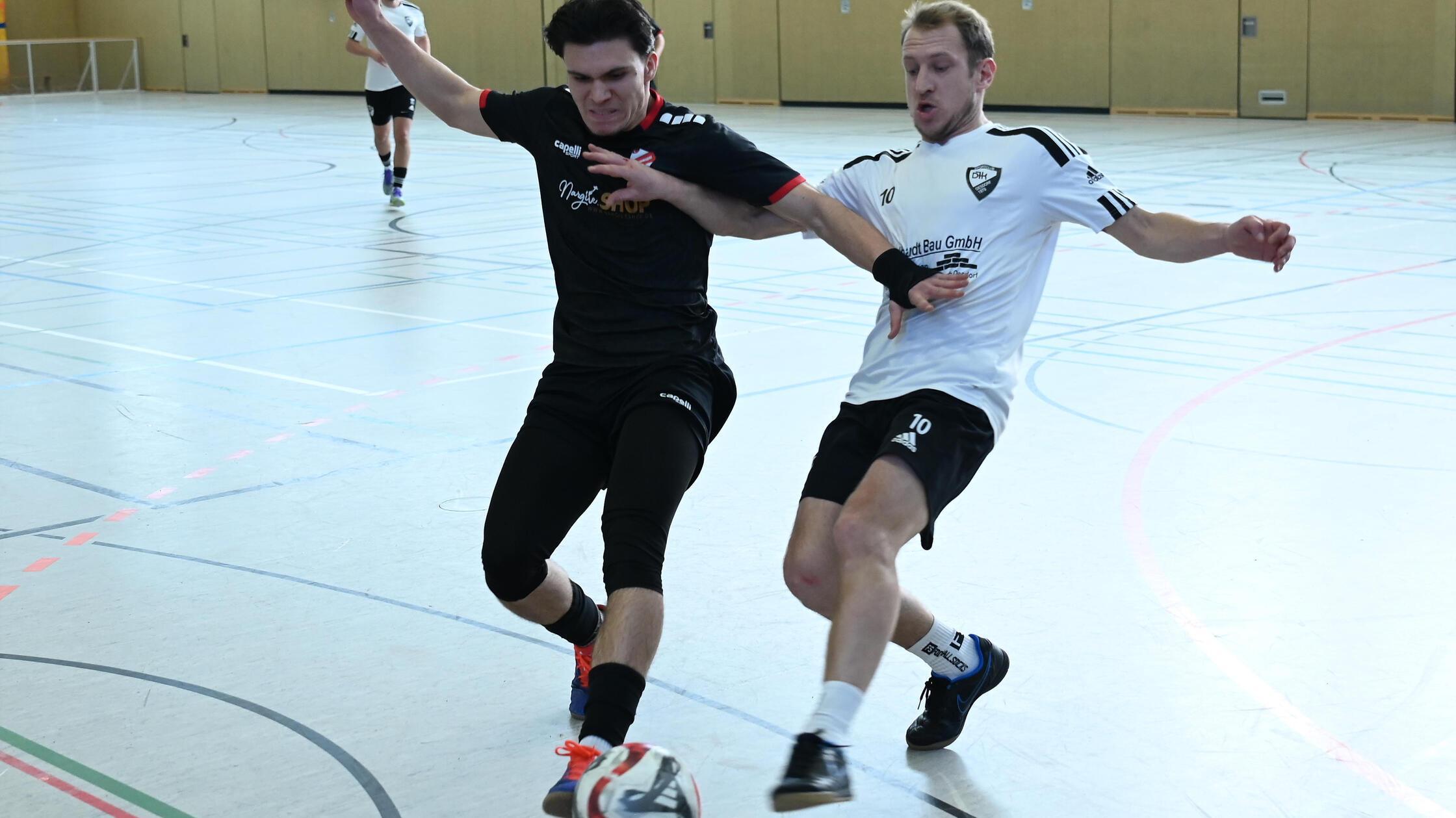 Ohne-Stutzen-aber-mit-strammen-Sch-ssen-zum-Sieg-Oesdorf-gewinnt-Cup-des-TKV-Forchheim