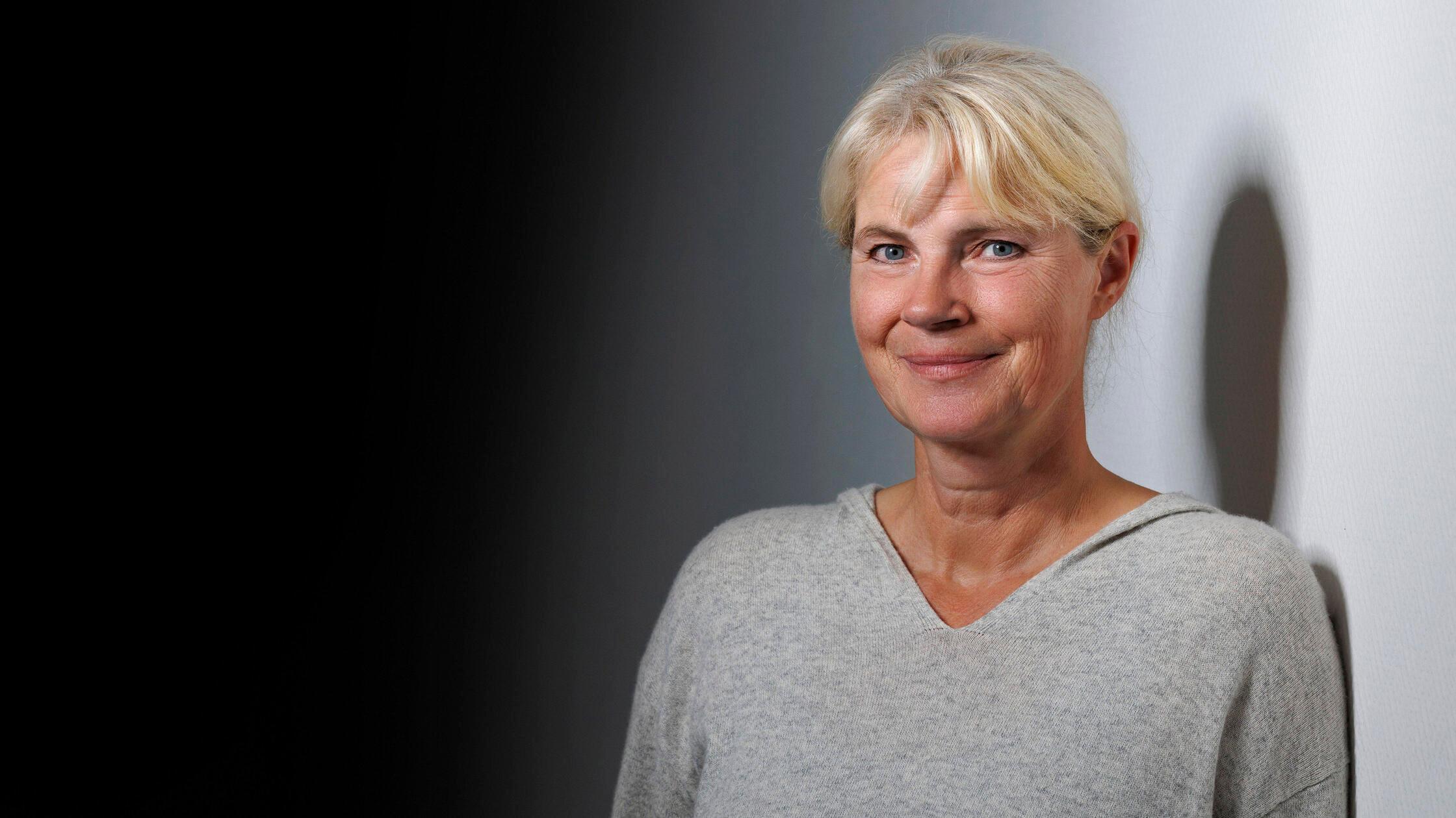 Krimi-Autorin Nele Neuhaus bei einer Lesung aus ih