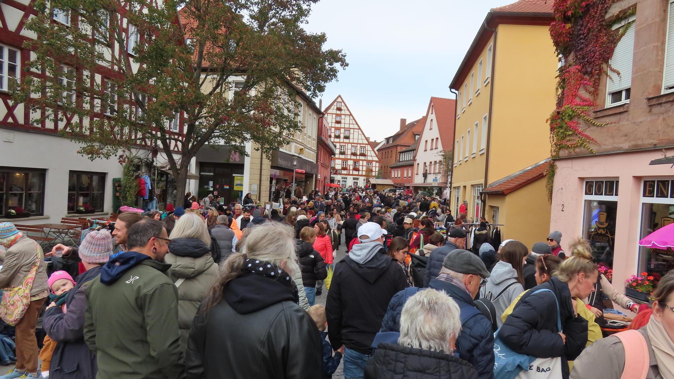 Am 18. Oktober einkaufen gehen: Verkaufsoffene Sonntage im Kreis Roth ...