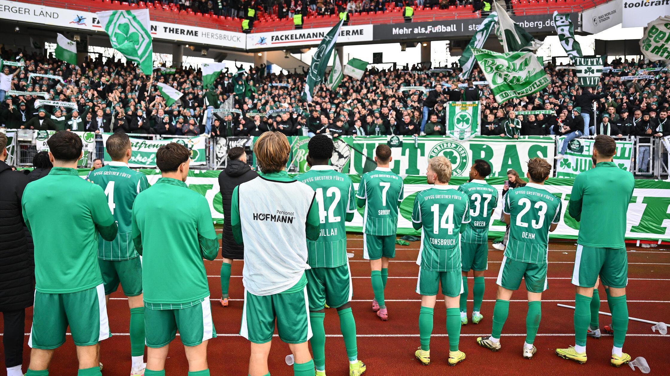 Exklusiv-Fan-Aufstand-beim-Kleeblatt-was-am-Samstagabend-am-Trainingszentrum-los-war