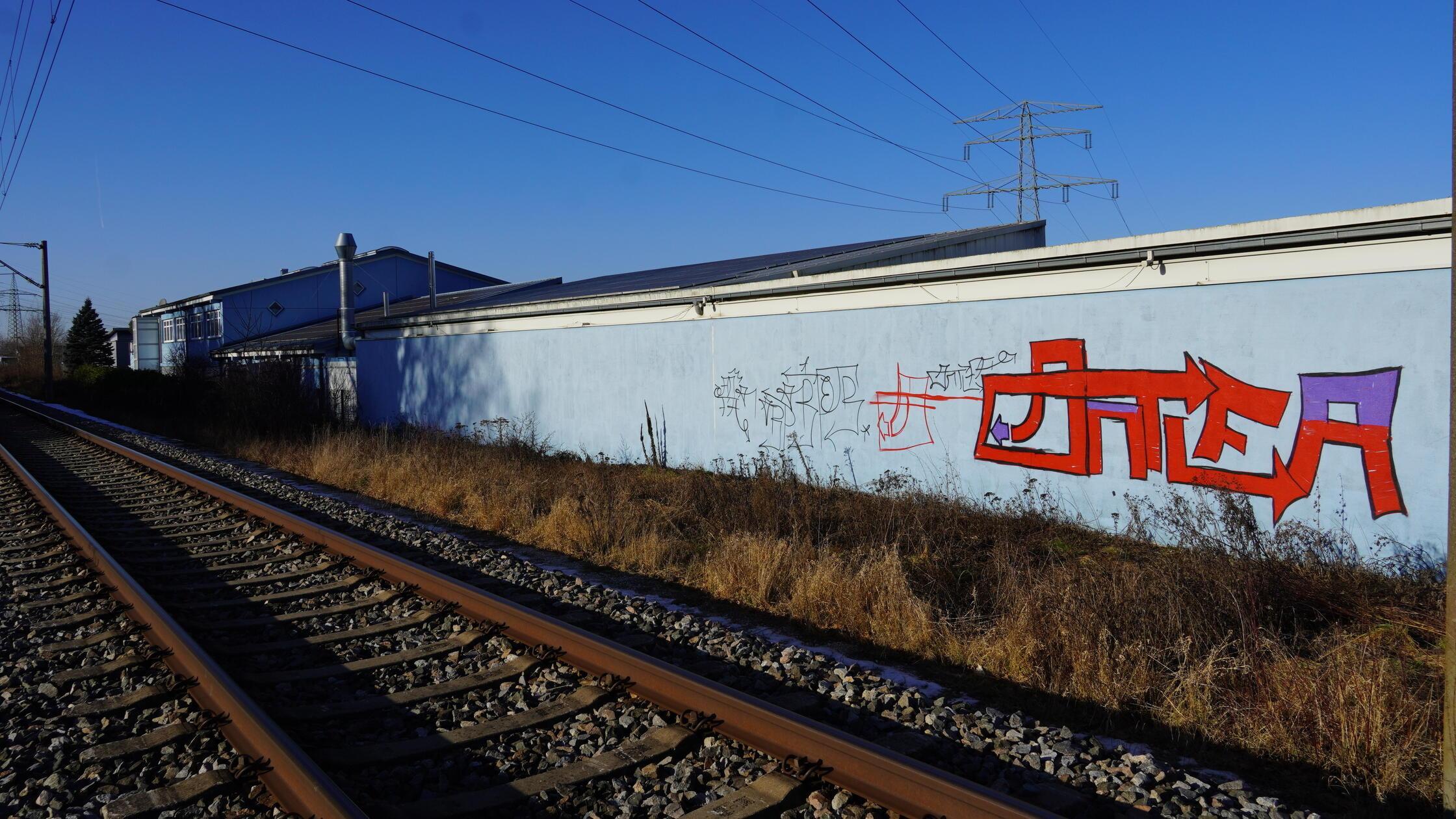 Antifa-Graffiti-auf-Firmengeb-ude-Polizei-meldet-f-nften-Fall-in-Altdorf-im-Januar