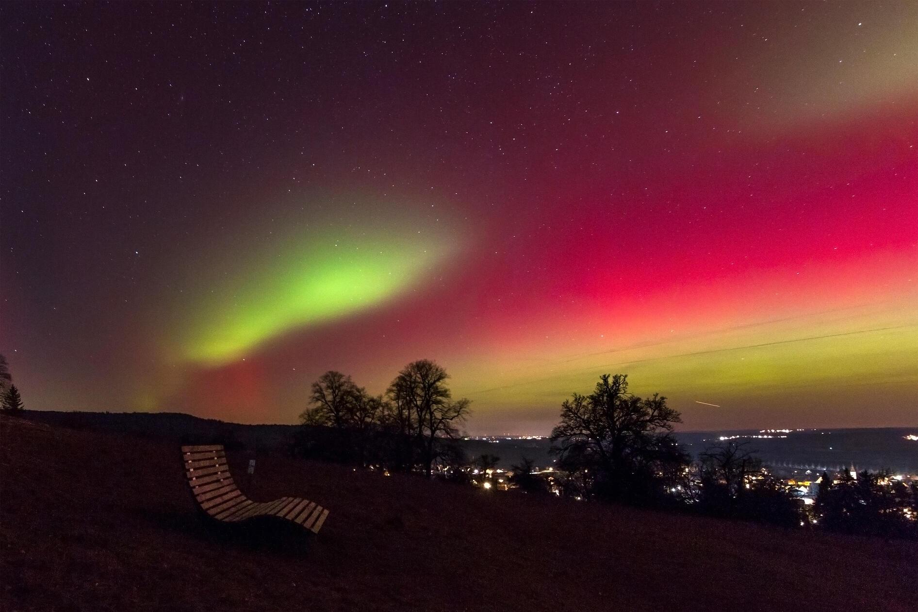Polarlichter-ber-Gunzenhausen-und-Region-Die-sch-nsten-Bilder-des-Naturspektakels