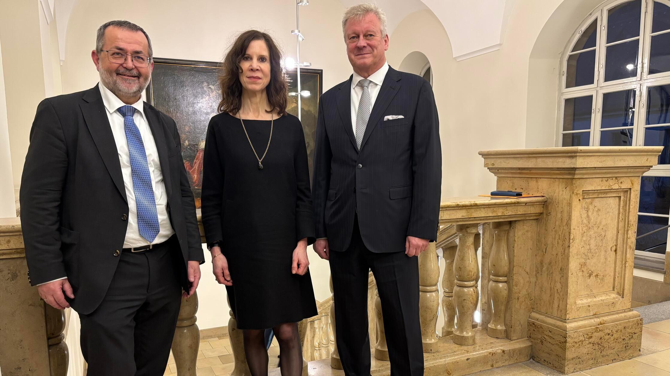 -Das-Recht-als-Garant-f-r-Demokratie-das-geht-uns-alle-an-Nicht-nur-Juristen-