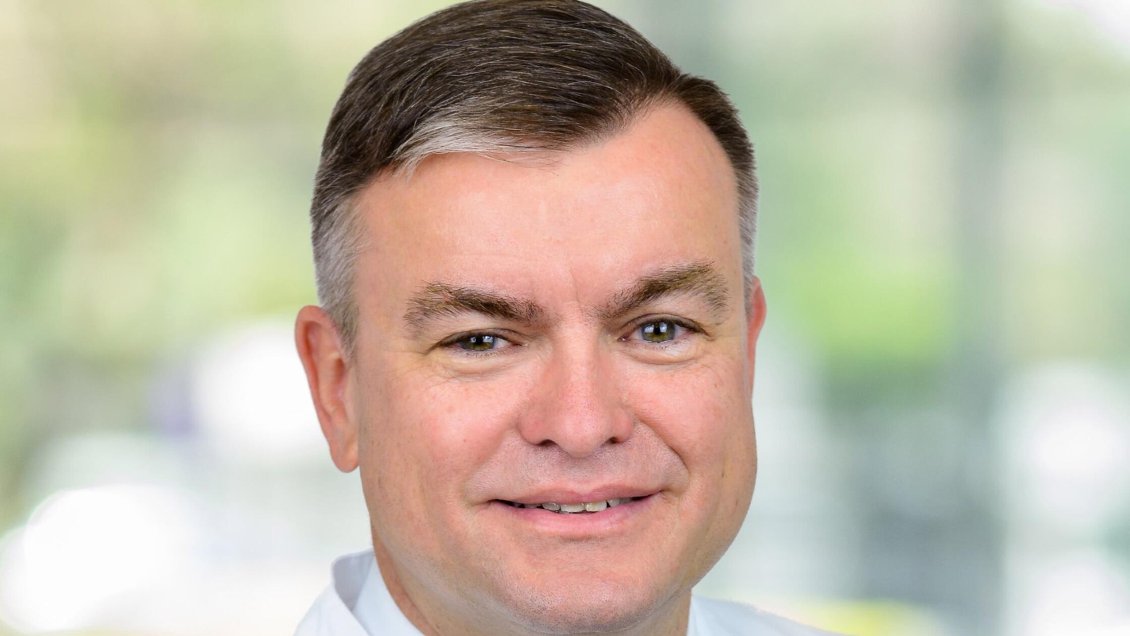 Chefarzt PD Dr. Schnake.