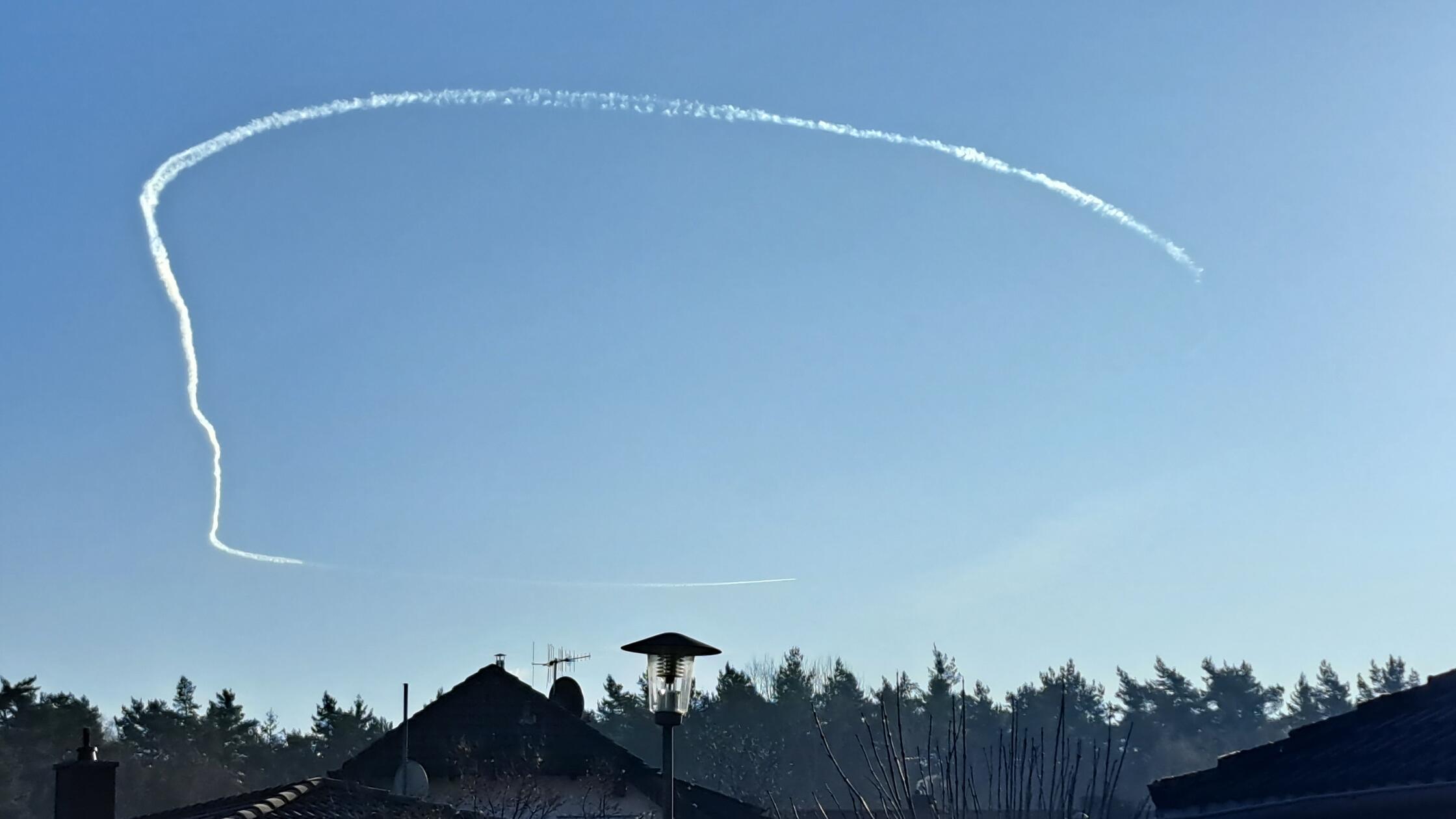 Ein-r-tselhaftes-Flugman-ver-am-Himmel-ber-R-thenbach