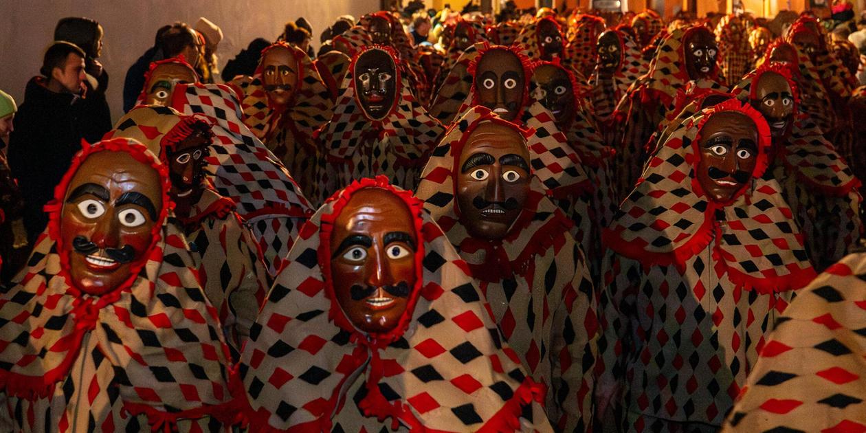 Am Unsinnigen Donnerstag: Großraumtaxis bringen Feiernde kostenlos von ...