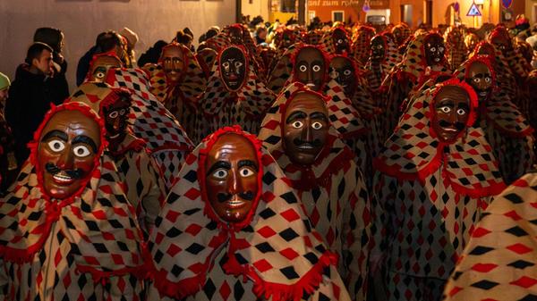 Die Spalter Fleckli unterwegs in der Innenstadt. S