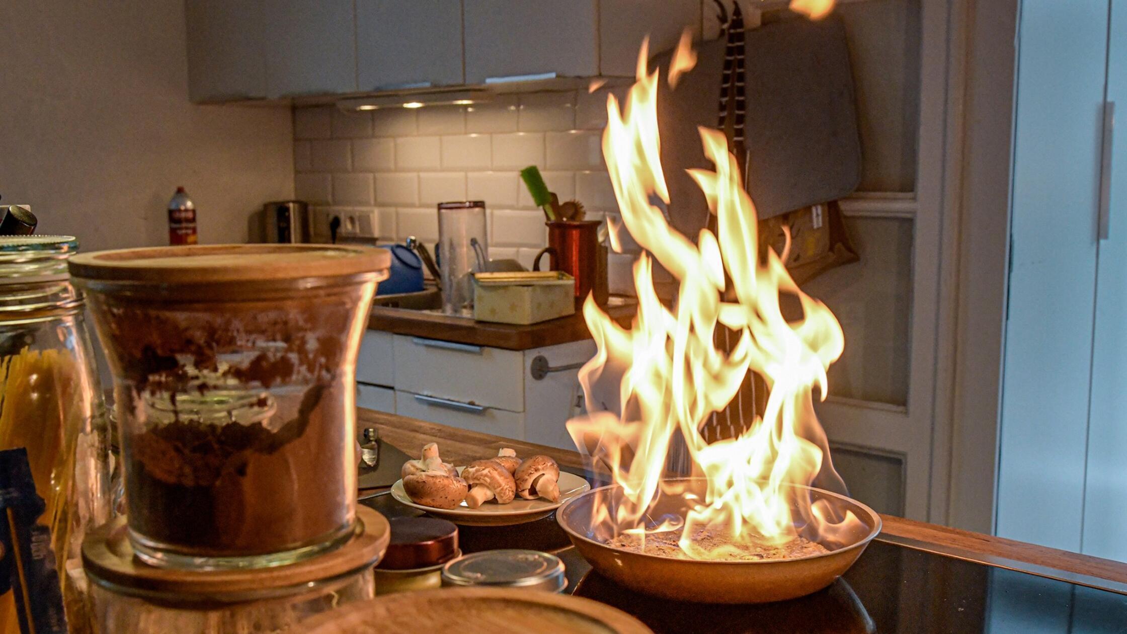 Alarm-wegen-angebranntem-Essen-Feuerwehreinsatz-in-Erlangen-endet-tragisch