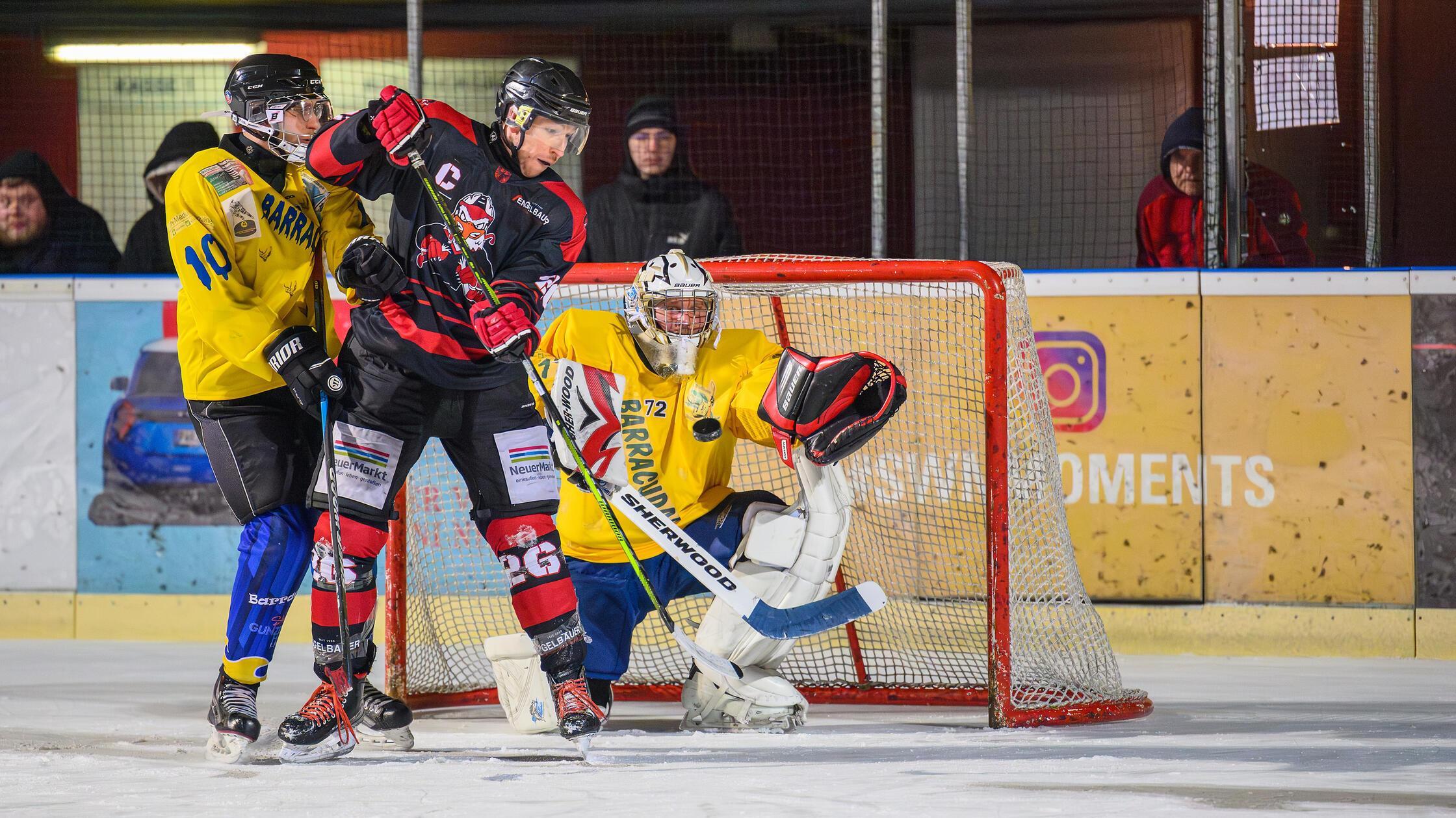 Eishockey-Hobbyliga-Neumarkt-Eagles-berrollen-trainerlose-Altm-hlsee-Barracudas