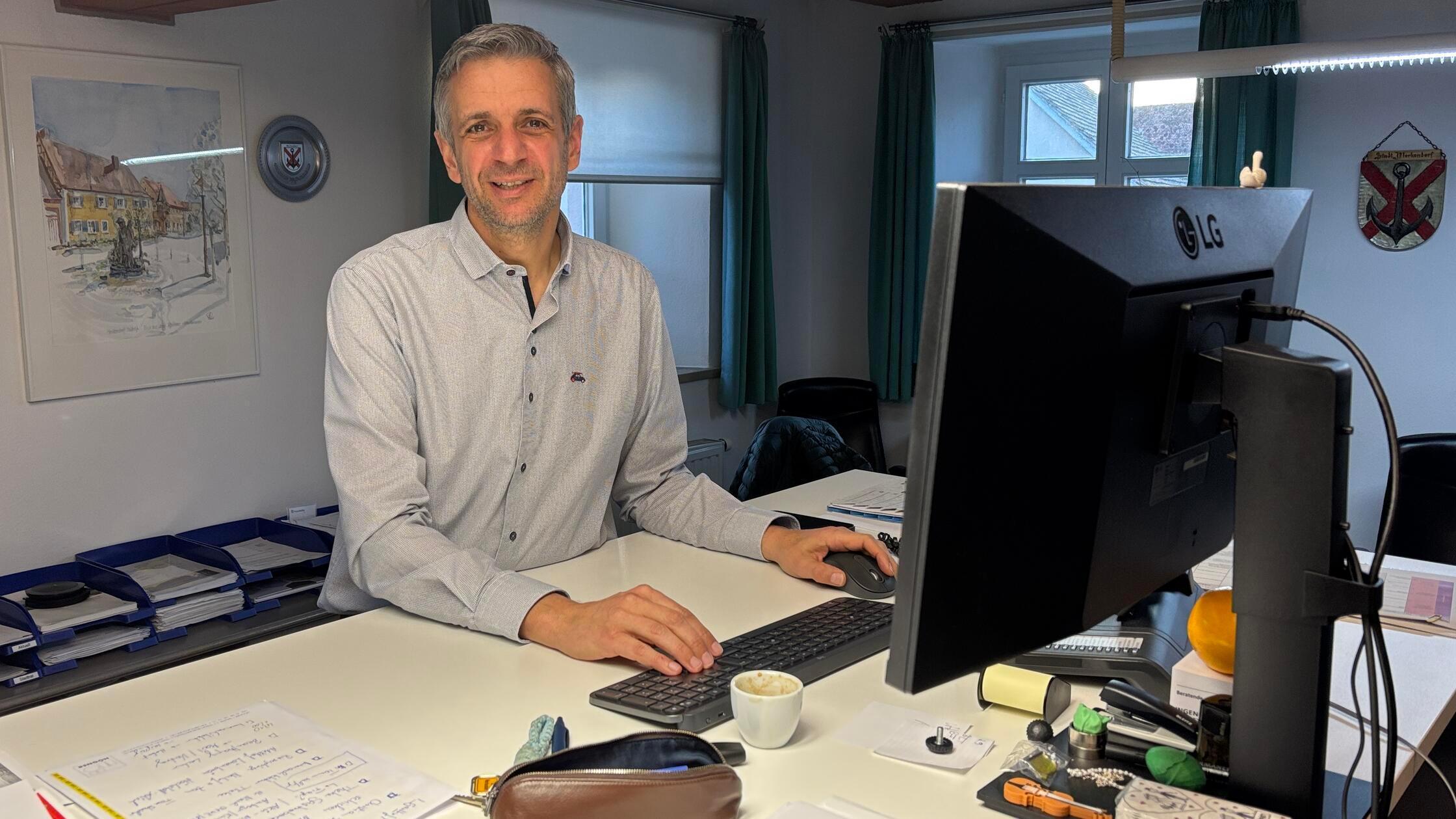 Ein-Trio-f-rs-Merkendorfer-Rathaus-Warum-soll-ich-Sie-eigentlich-w-hlen-Herr-Kandidat-