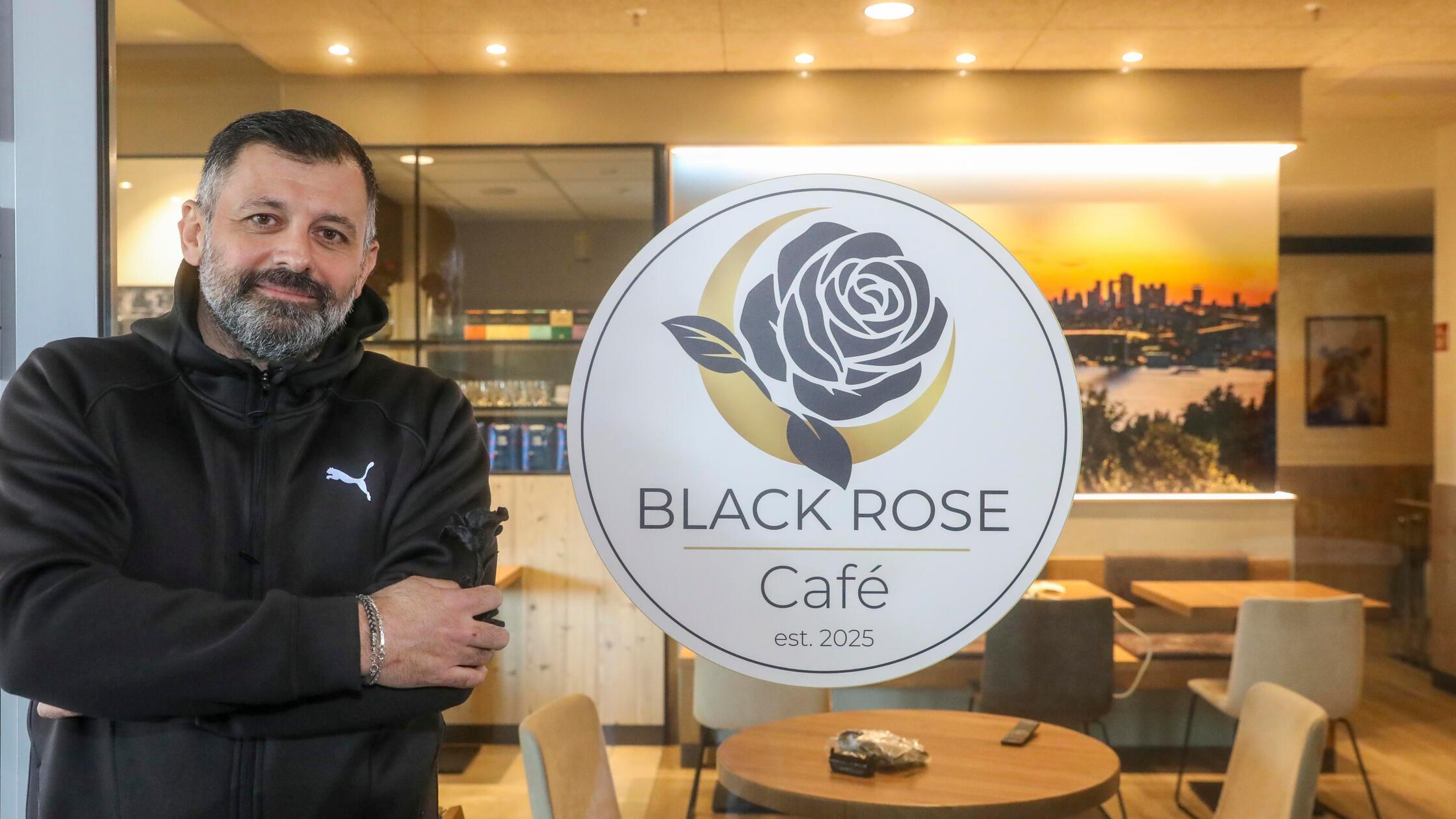-Black-Rose-in-Erlanger-Innenstadt-Gelernter-Elektrotechniker-macht-eigenes-Caf-auf