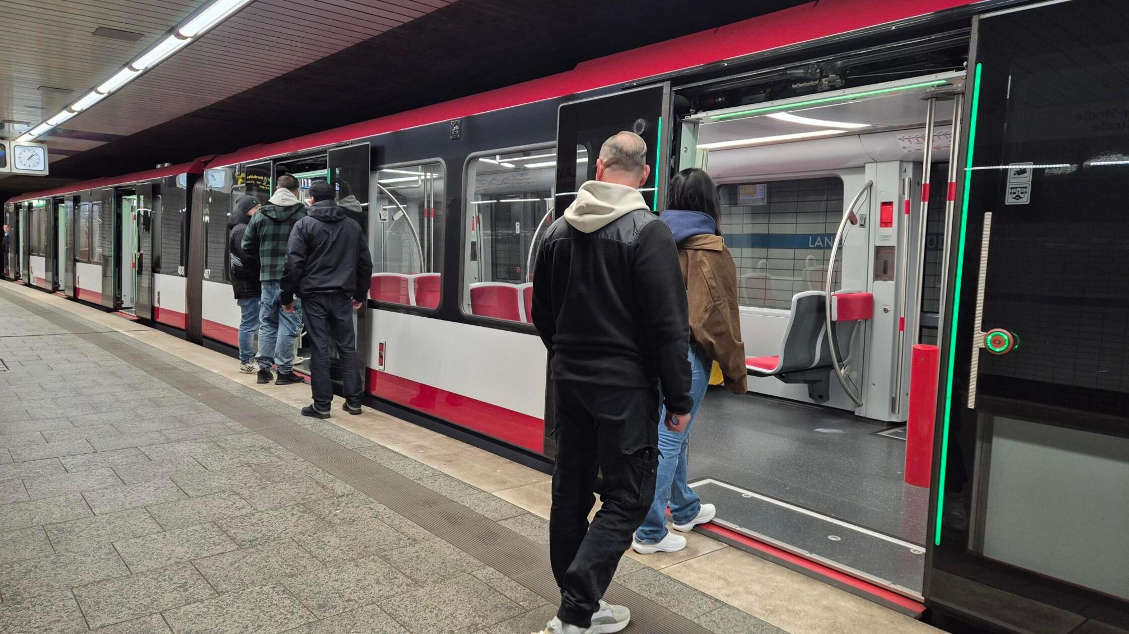 N-rnberger-Kontrolleure-mit-Geduld-gegen-Schwarzfahrer-Ich-will-reden-und-Probleme-l-sen-