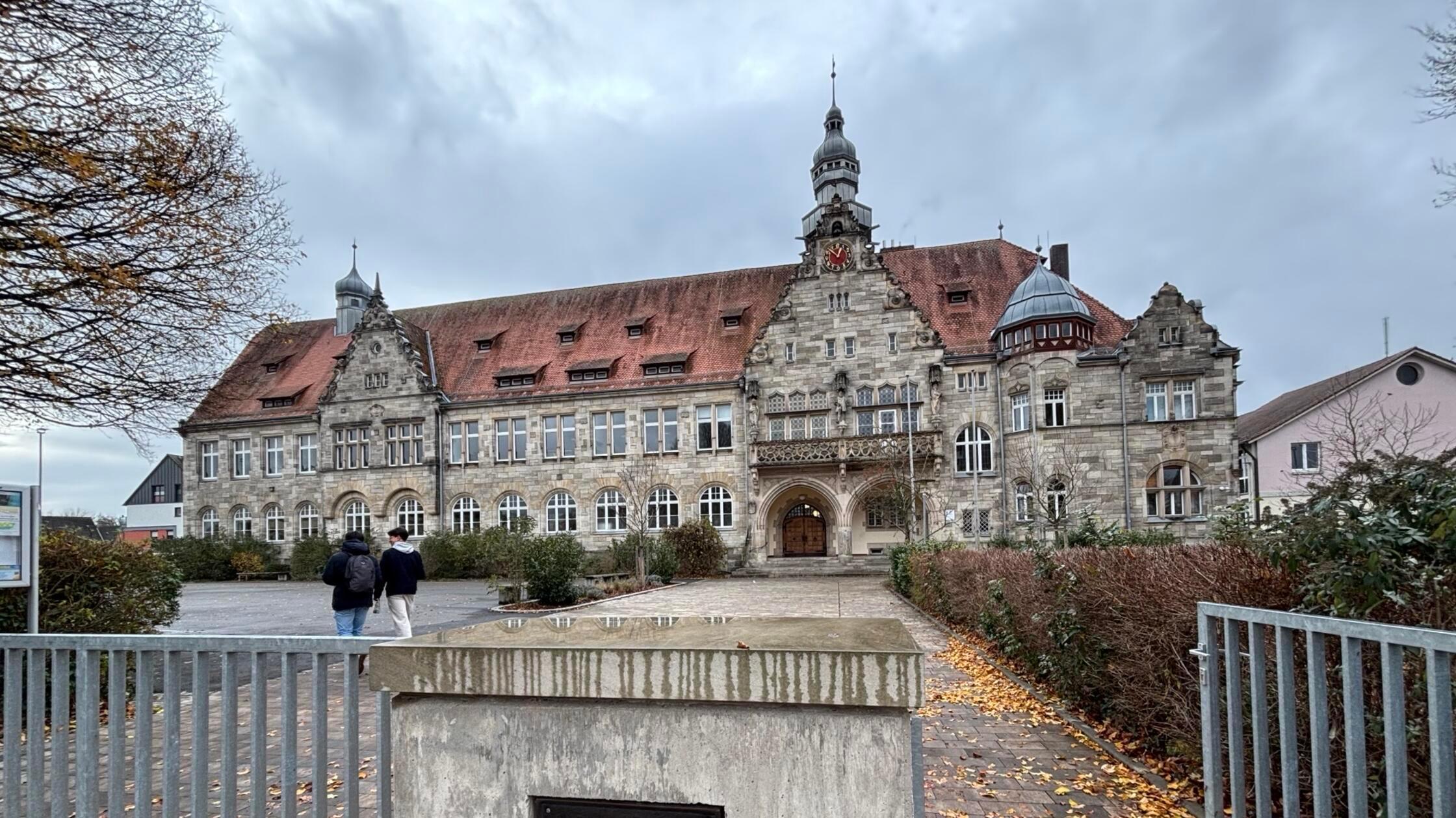 Neubau-oder-Sanierung-Kreis-hat-Entscheidung-f-rs-Herder-Gymnasium-Forchheim-getroffen