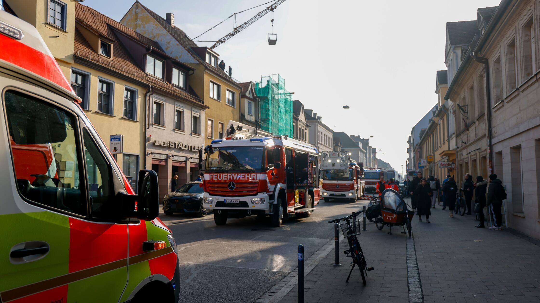 Erlangen, 22.01.2026, tha: Kaminbrand in griechisc