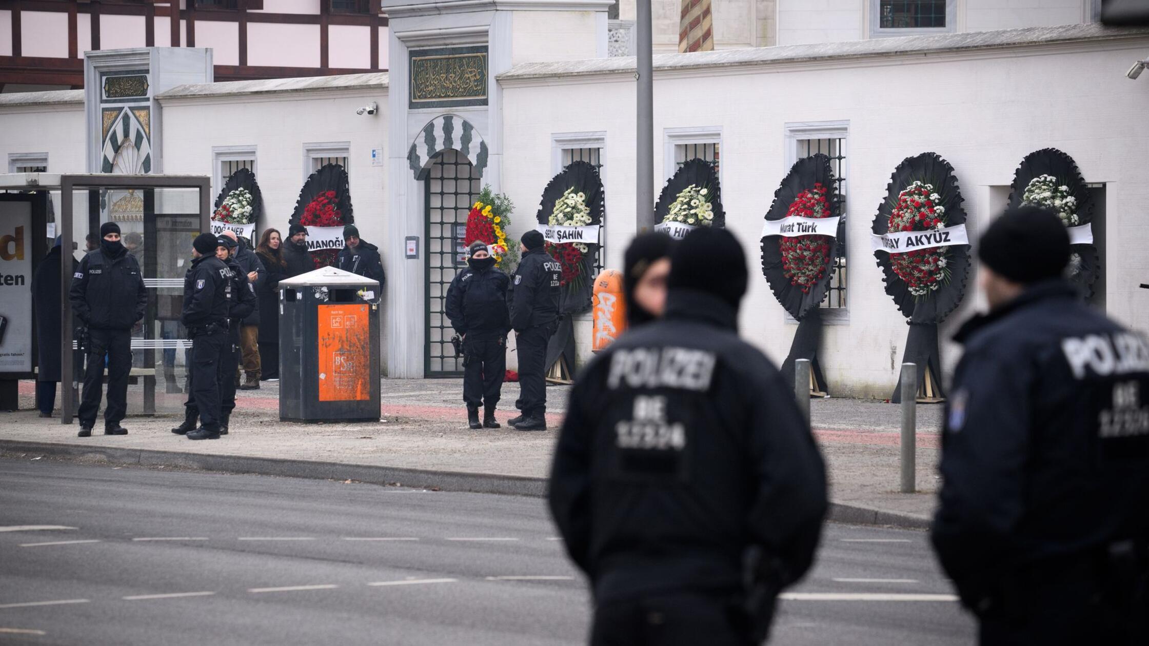 Polizeieinsatz-bei-Beerdigung-im-Berliner-Clan-Milieu