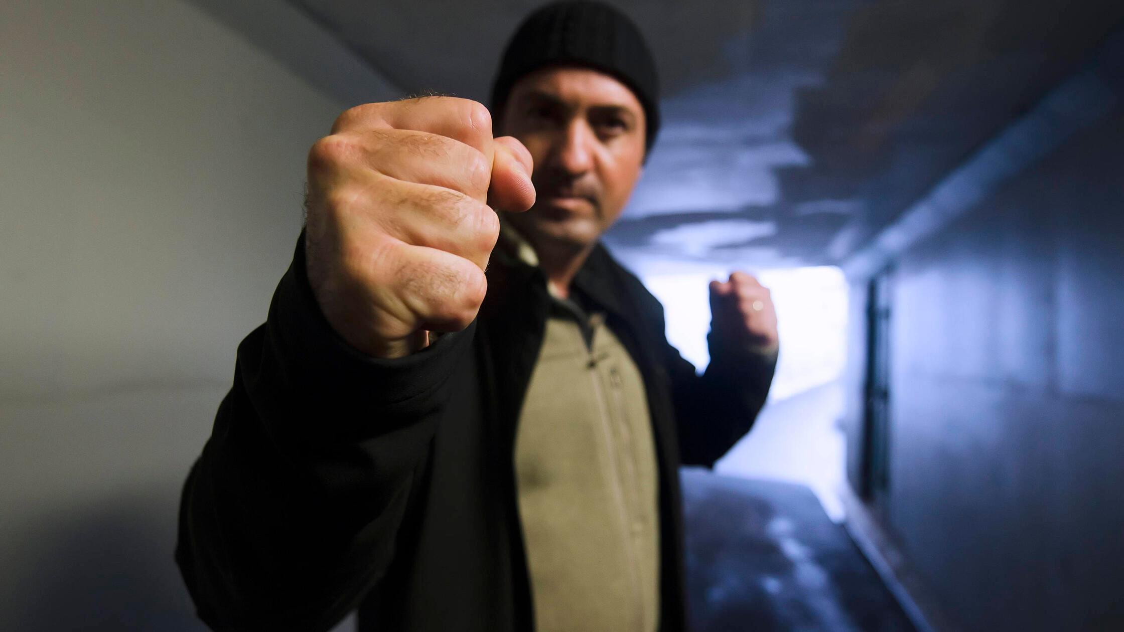 Took off his T-shirt, removed his necklace and shouted: 24-year-old from ...