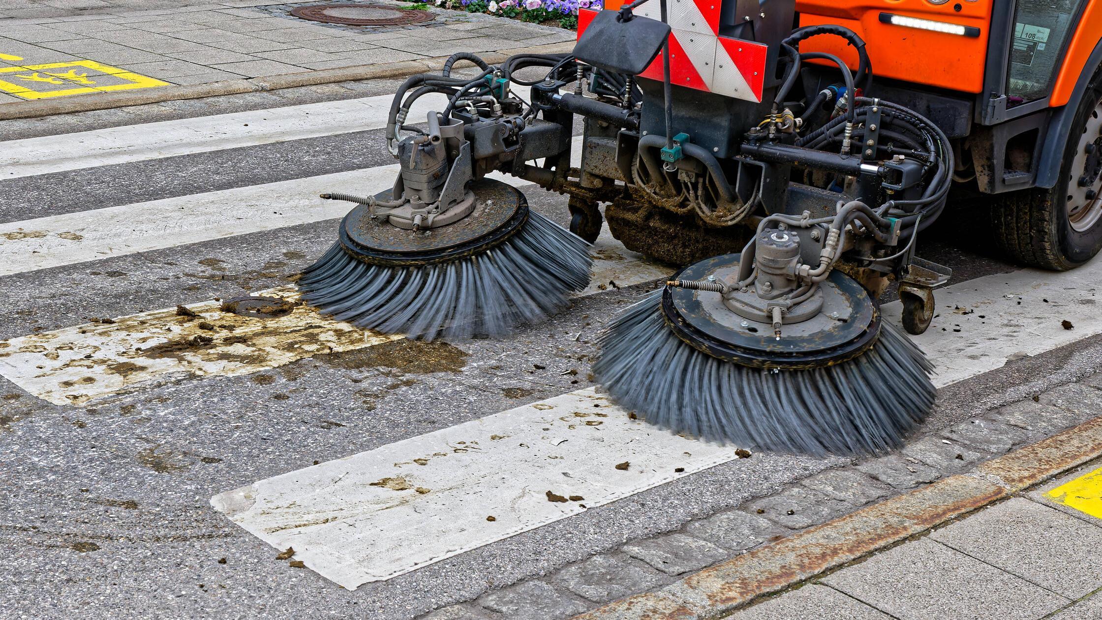 Weil-Bauhof-Mitarbeiter-der-R-cken-schmerzt-Gunzenhausen-kauft-eine-neue-Kehrmaschine