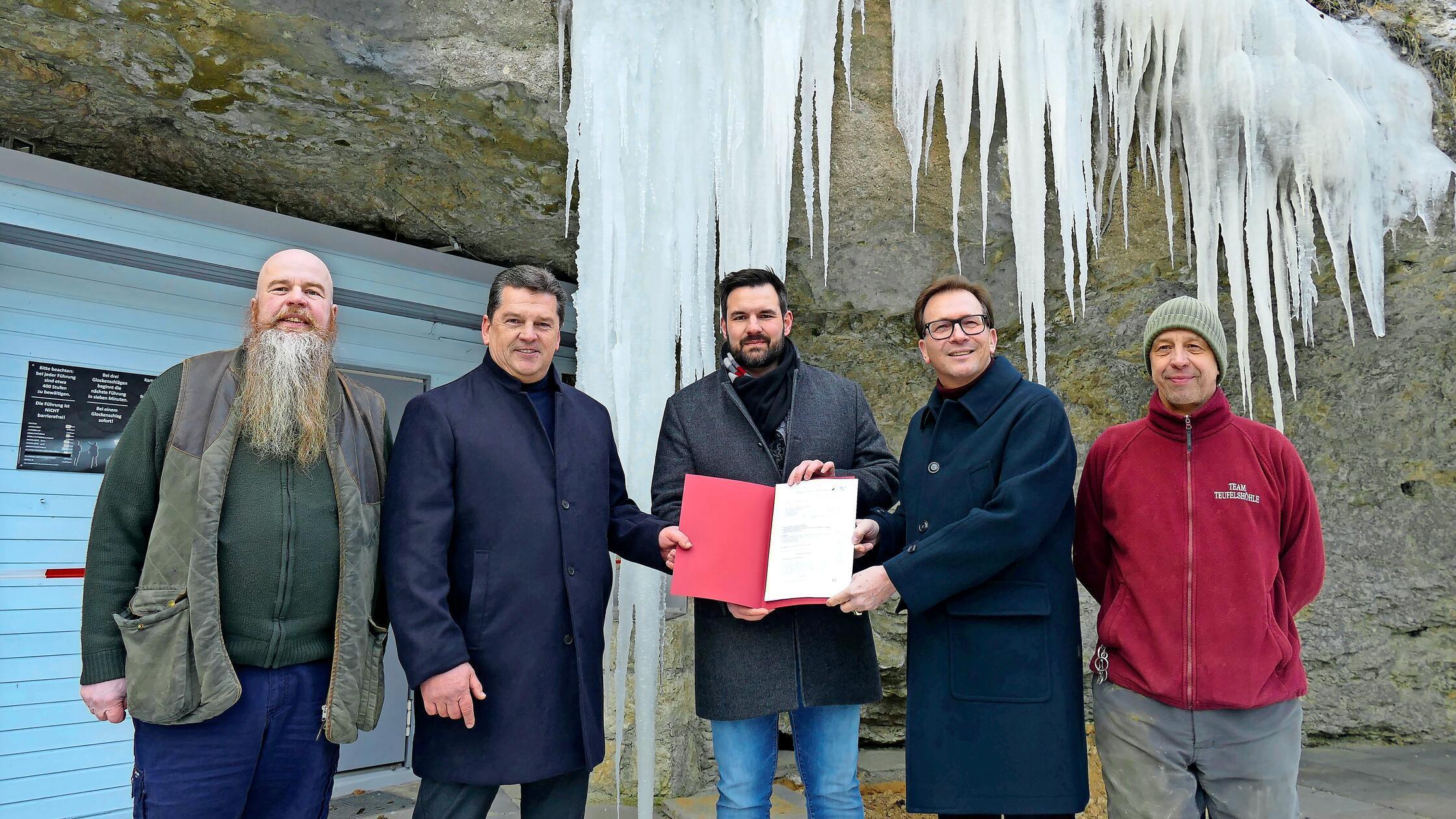 „Scharren mit den Hufen“: Eingang der Teufelshöhle Pottenstein wird ...