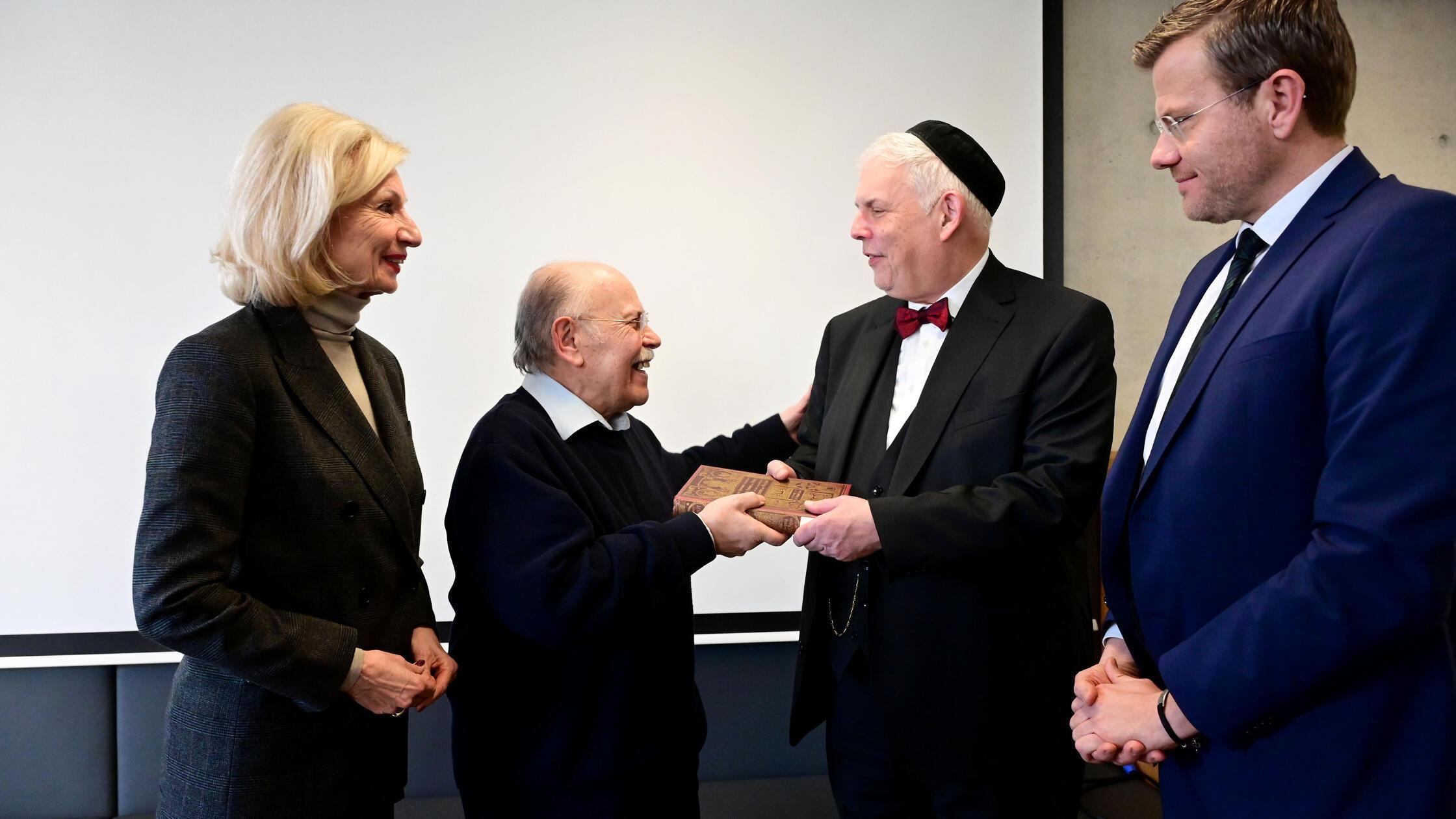 Die-geraubten-B-cher-in-N-rnberg-Eine-unglaublich-bewegende-Geschichte-