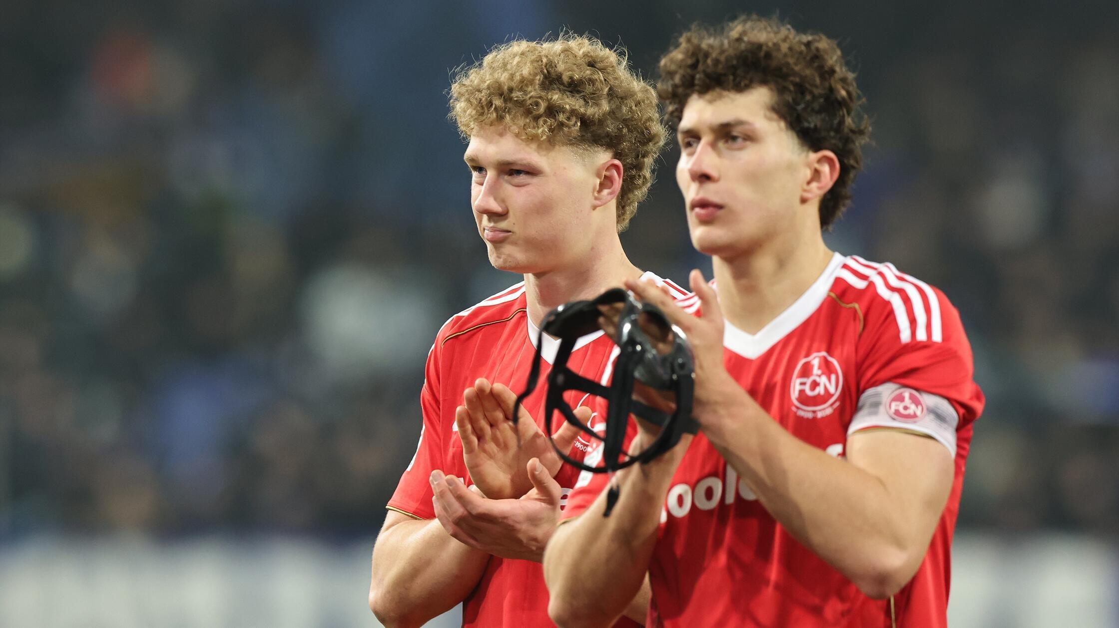 -Sehr-sehr-gute-N-rnberger-Mannschaft-Der-Club-nach-dem-0-2-in-Darmstadt